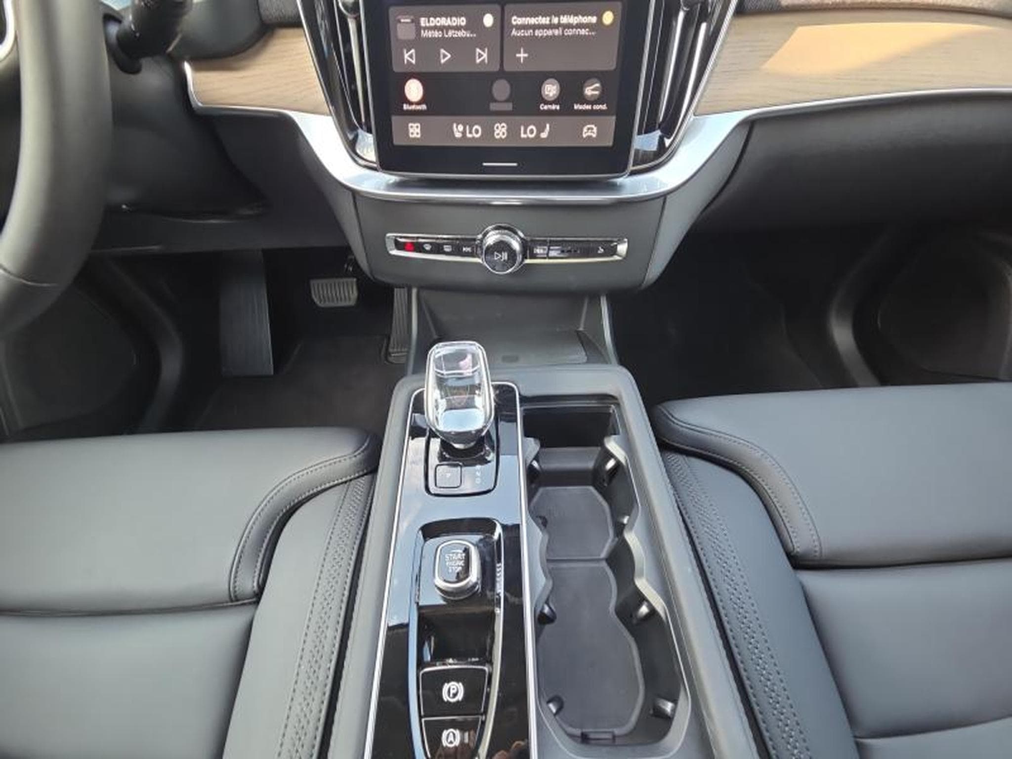 Volvo XC90 T8 Plus Dark Auto 2026 / Essence (2025) - Photo 11