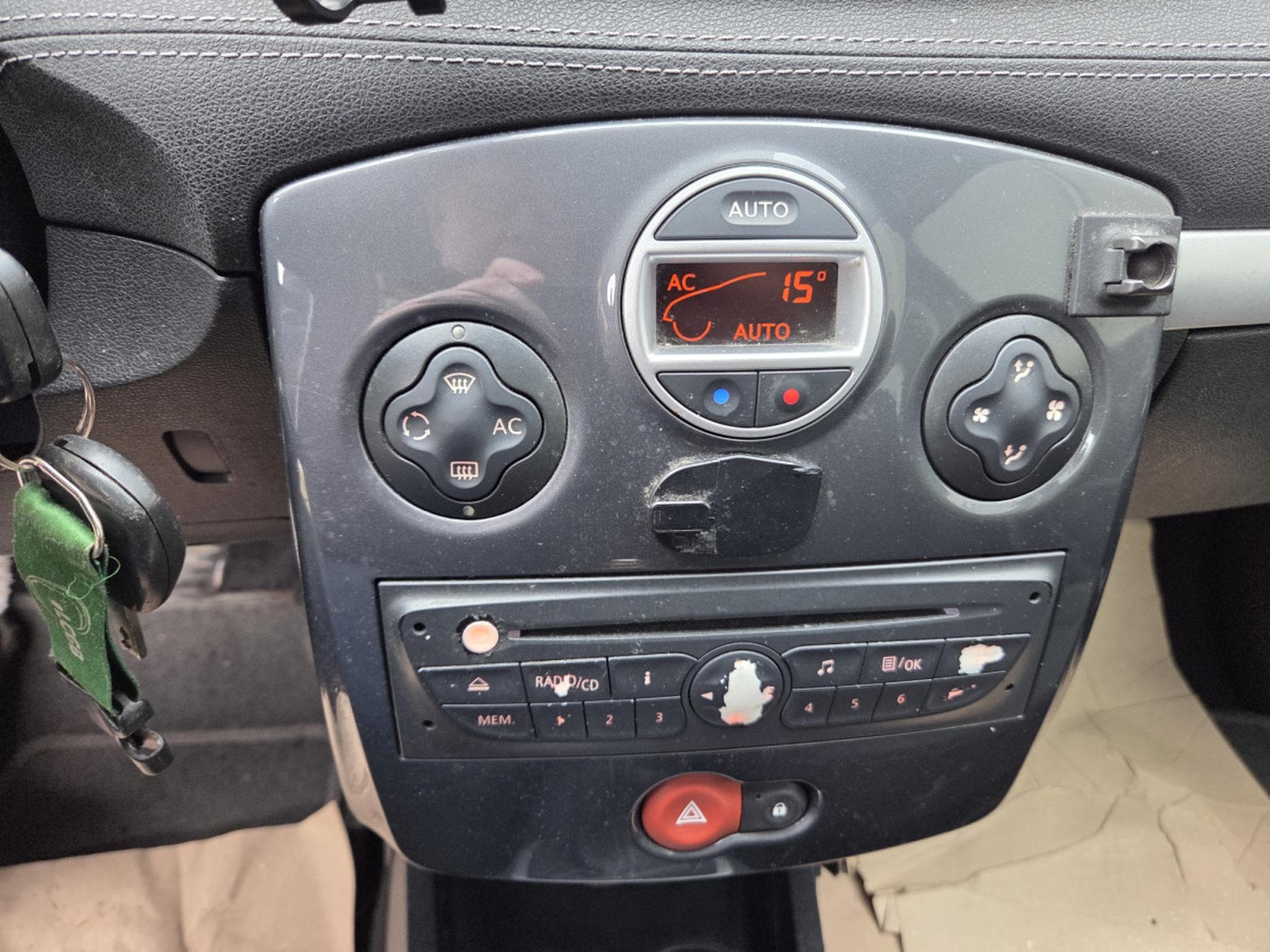 Renault Clio 1.5 Dci 88 CV (2011) - Photo 15
