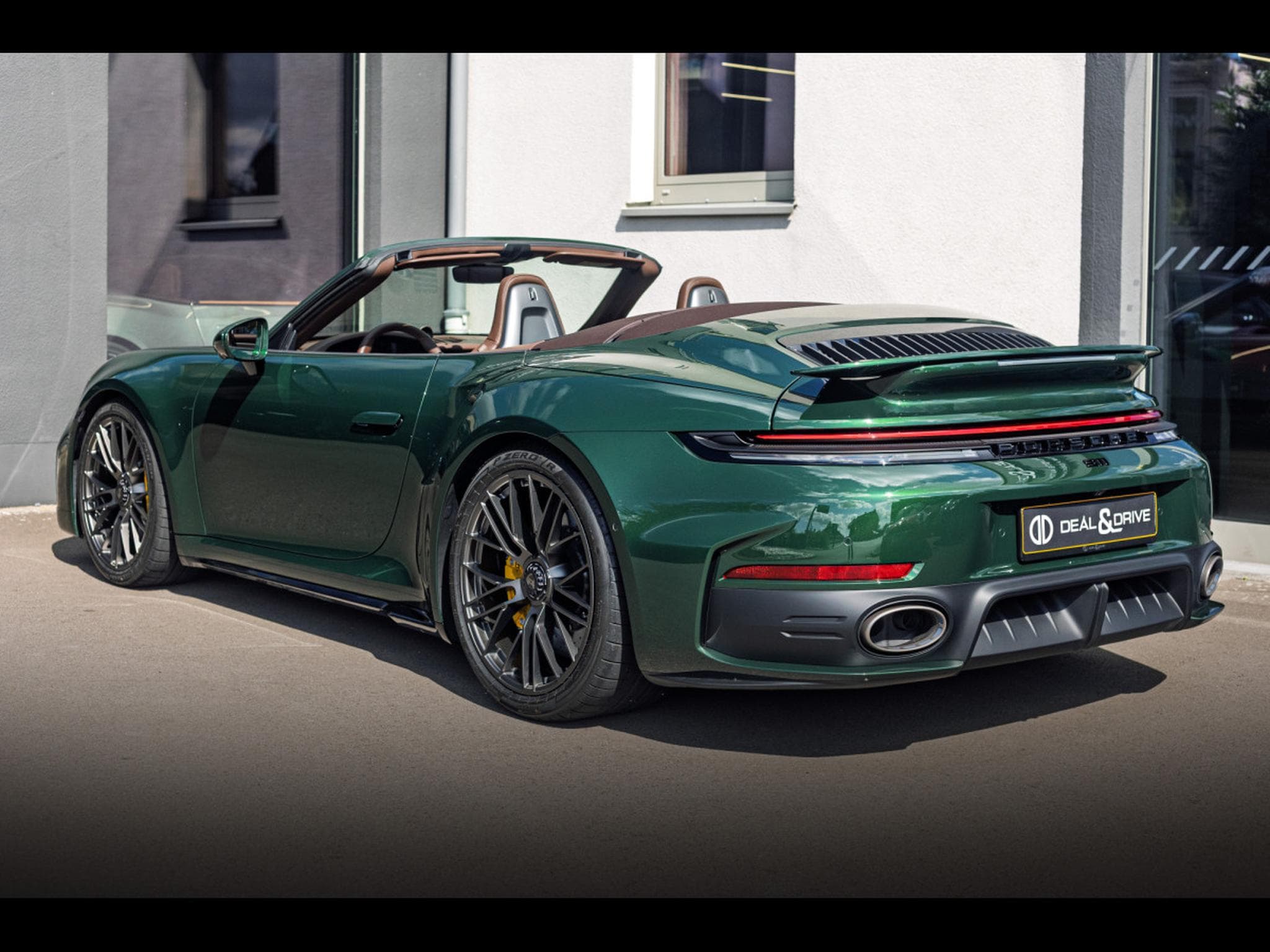 Porsche 911 (992.2) TURBO S 3.6 CABRIOLET PDK (711 CH) - OAK GREEN METAL (2026) - Photo 3