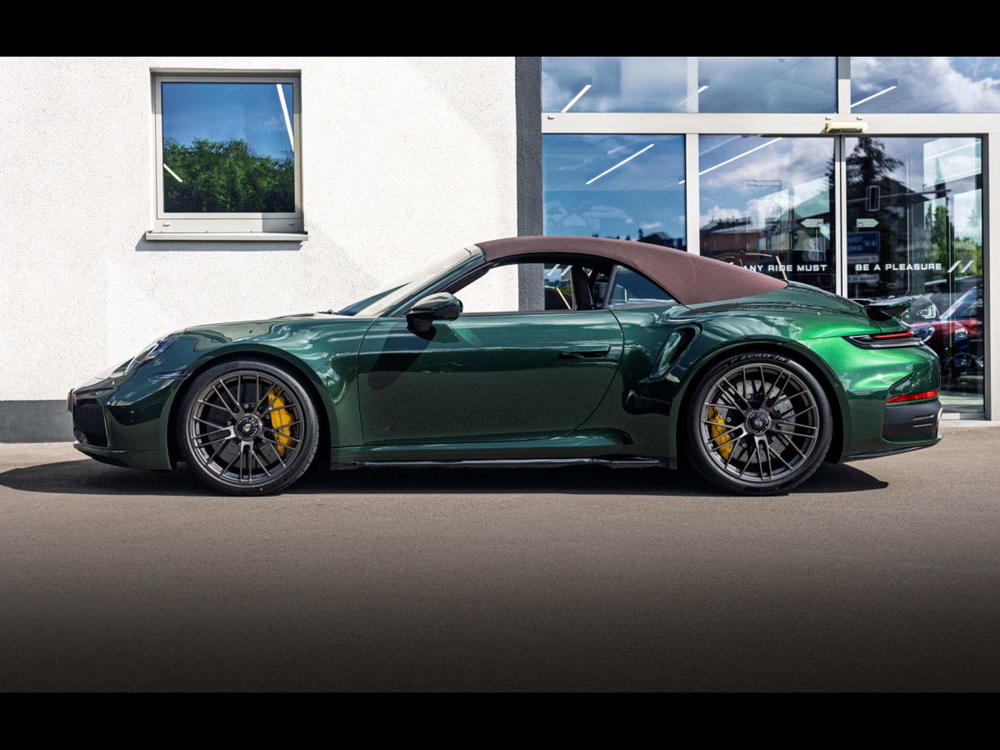 Porsche 911 (992.2) TURBO S 3.6 CABRIOLET PDK (711 CH) - OAK GREEN METAL (2026) - Photo 22