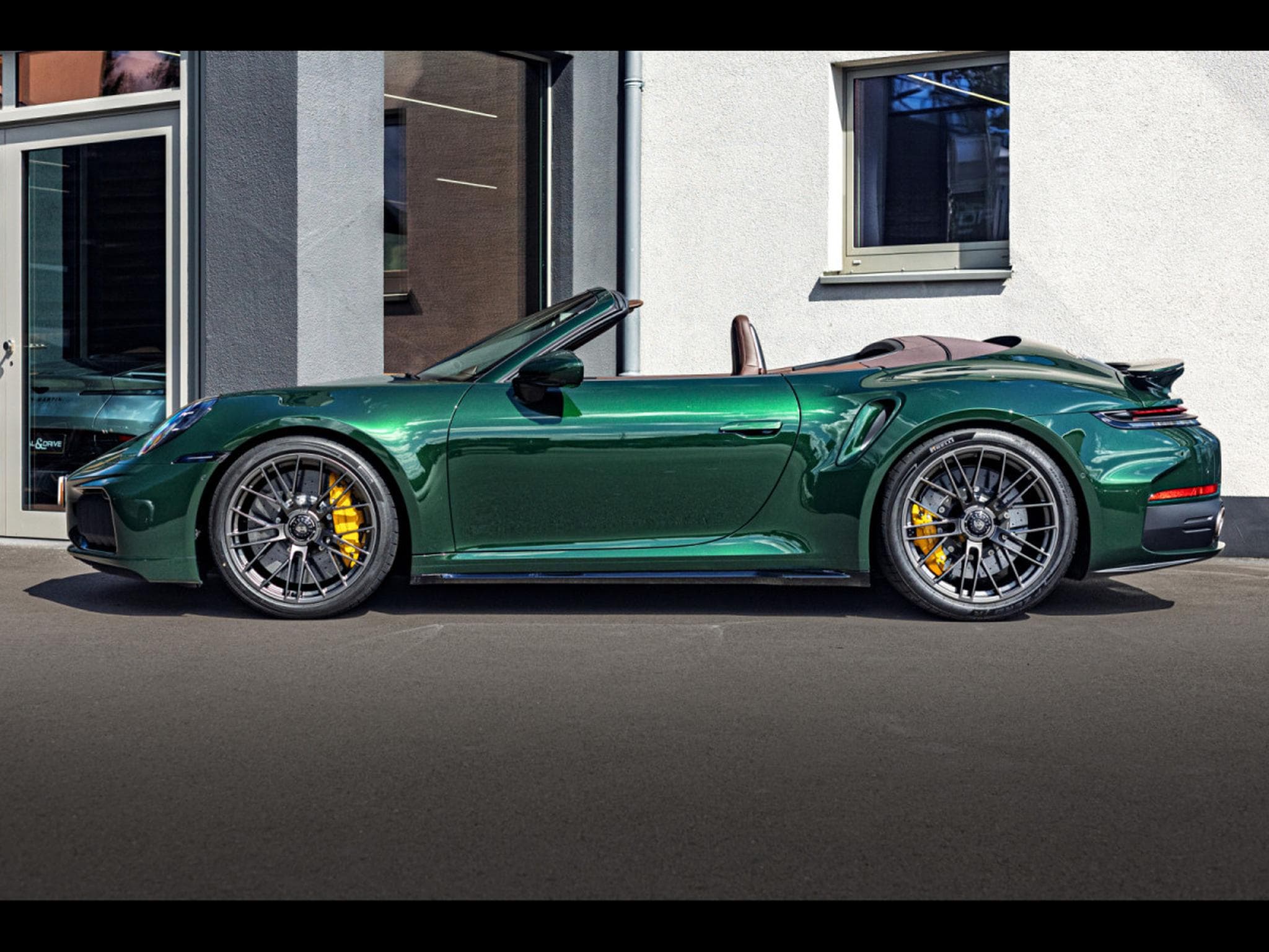 Porsche 911 .2 911 TURBO S 3.6 CABRIOLET PDK (711 CH) - OAK GREEN METALL (2026) - Photo 2