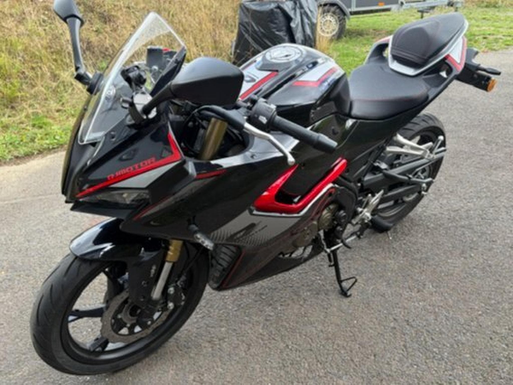QJmotor SRK 125 R (2026) - Photo 3