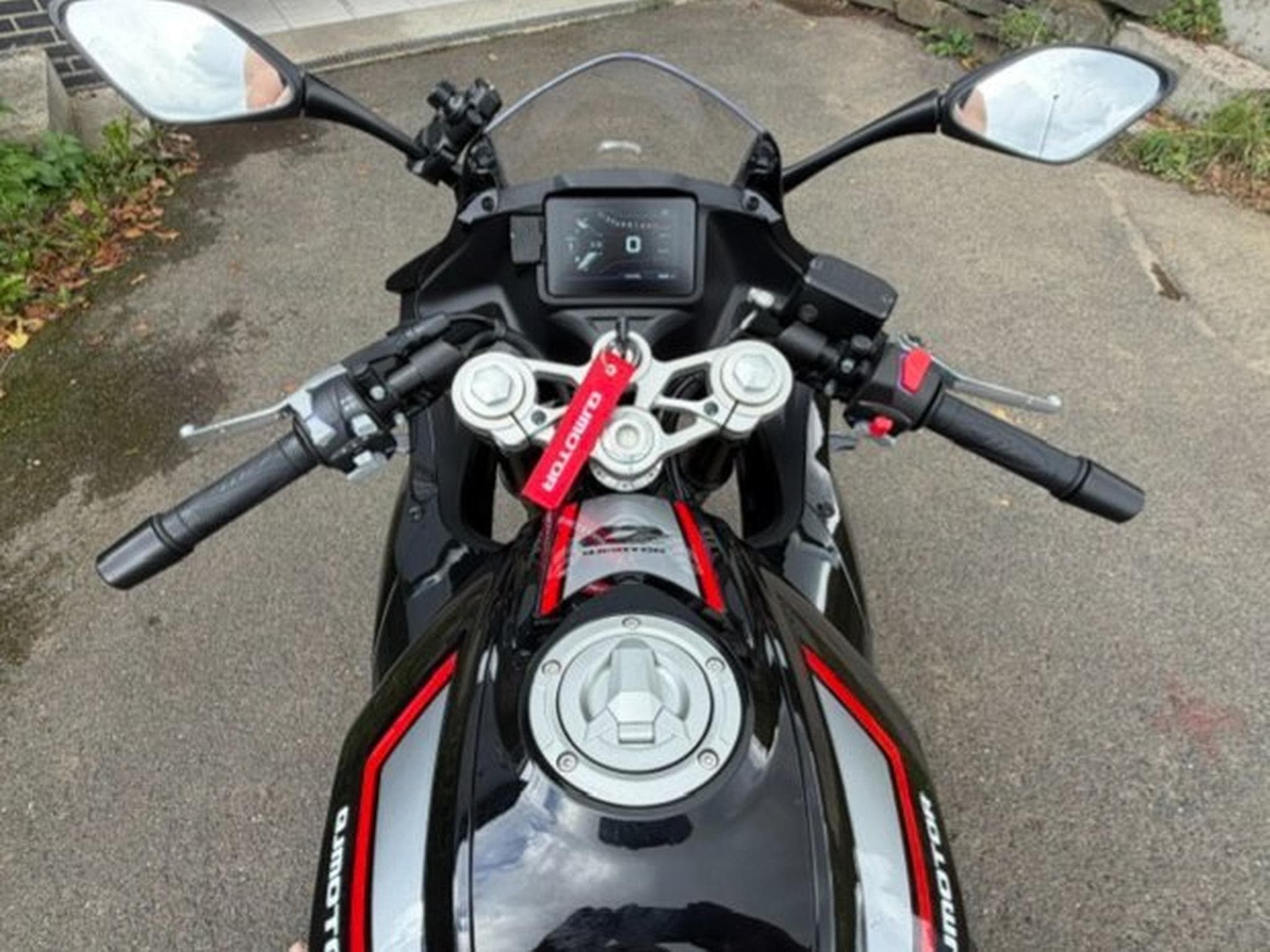 QJmotor SRK 125 R (2026) - Photo 12