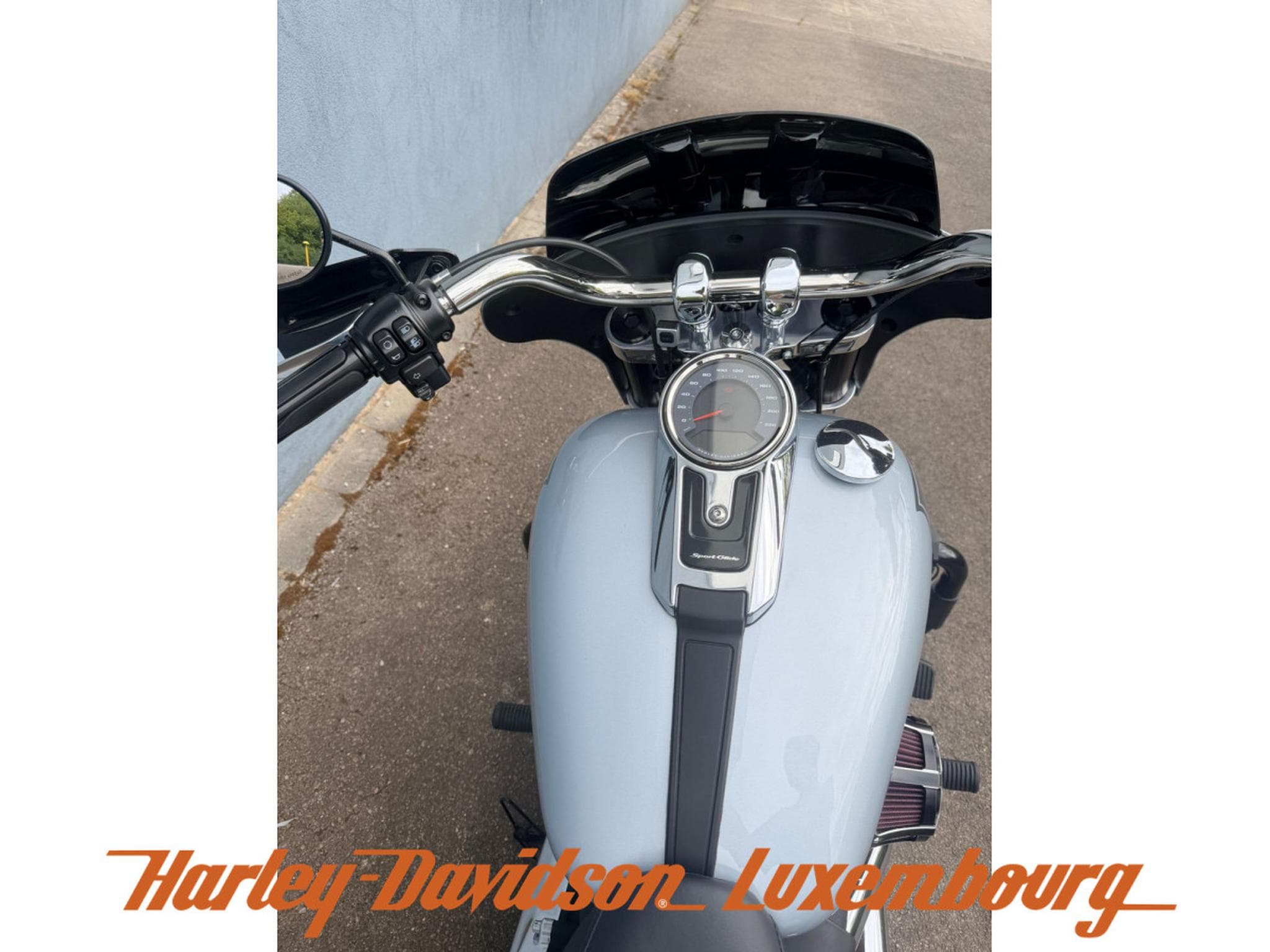 Harley-Davidson Sport Glide (2024) - Foto 8