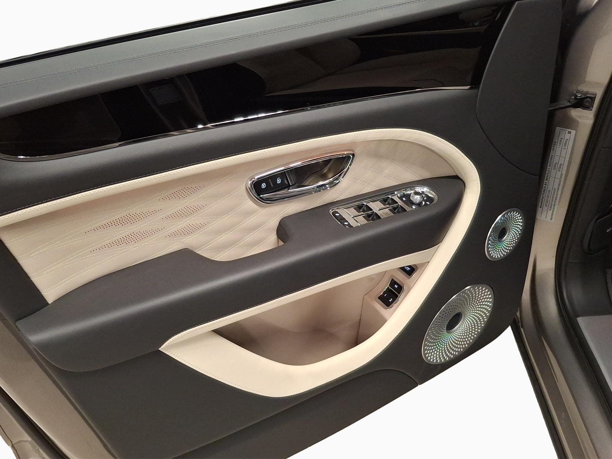 Bentley Bentayga Artenara Edition V8 (2026) - Photo 12