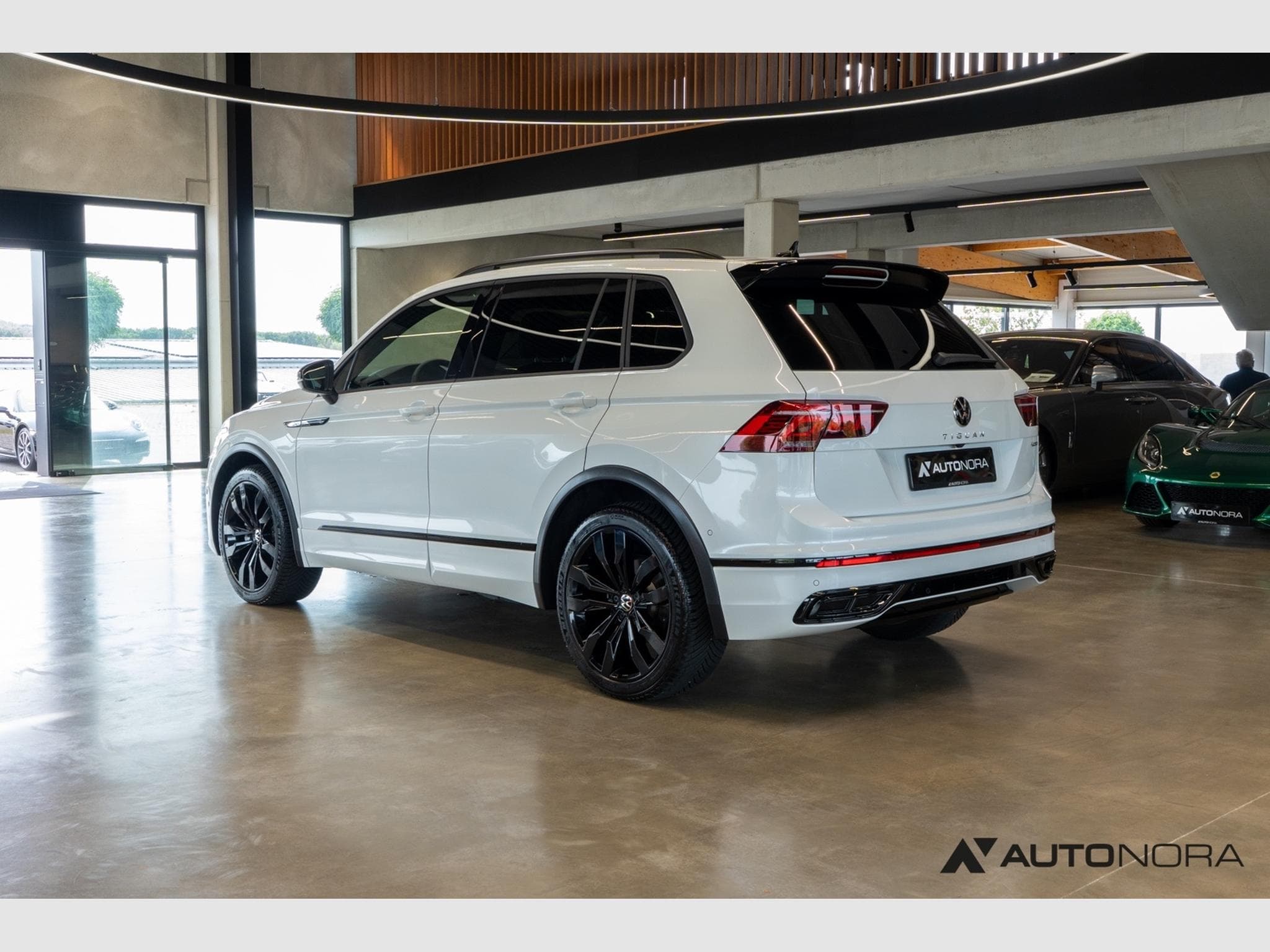 VW Tiguan 2.0 TSI 4Motion R-Line (2023) - Foto 2