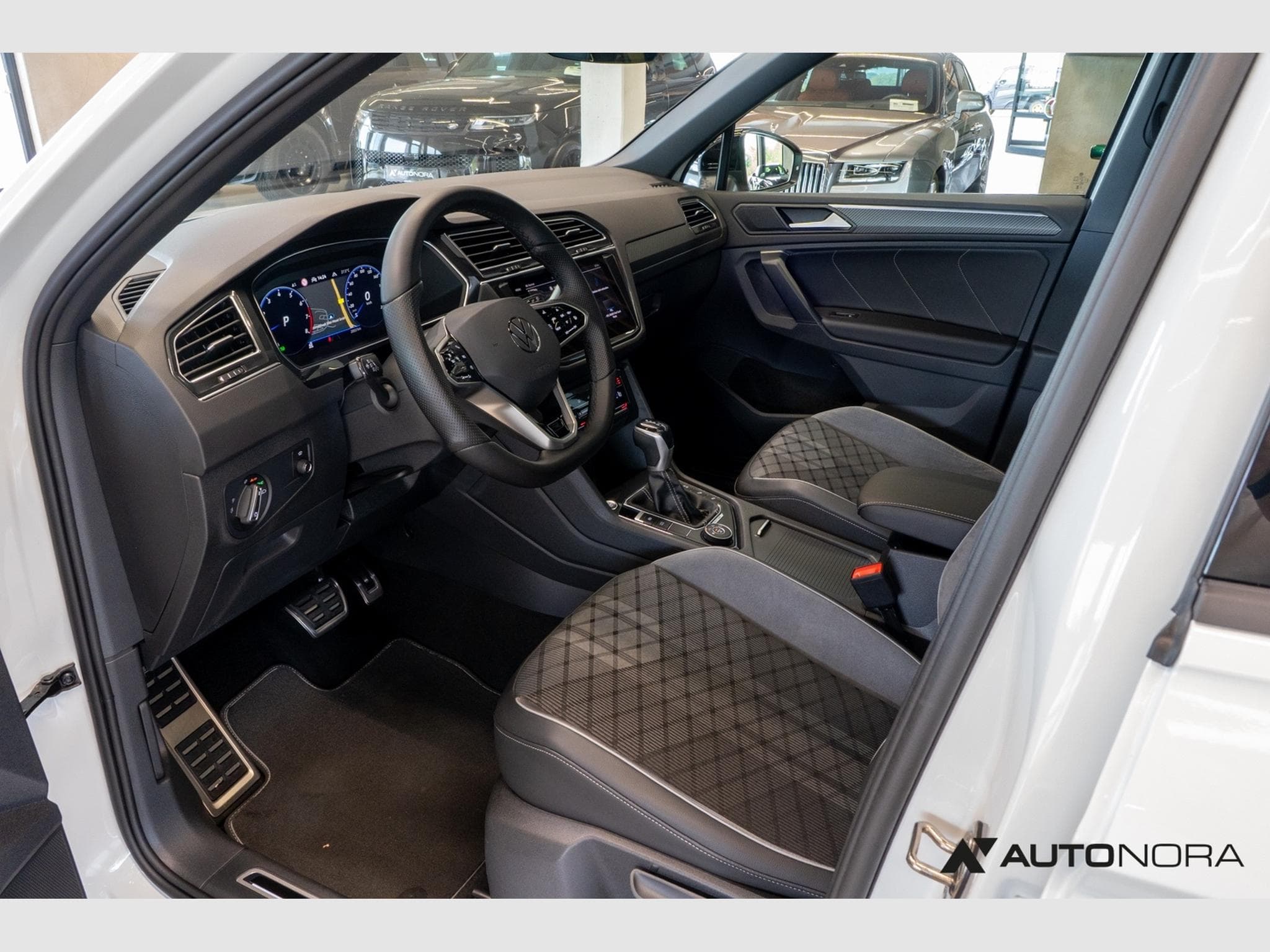 VW Tiguan 2.0 TSI 4Motion R-Line (2023) - Foto 12
