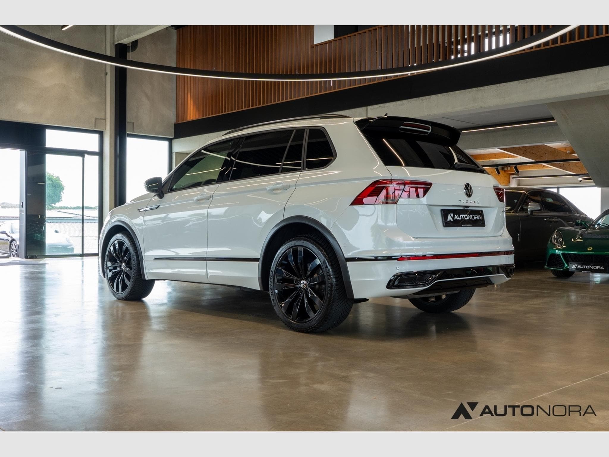 VW Tiguan 2.0 TSI 4Motion R-Line (2023) - Foto 8