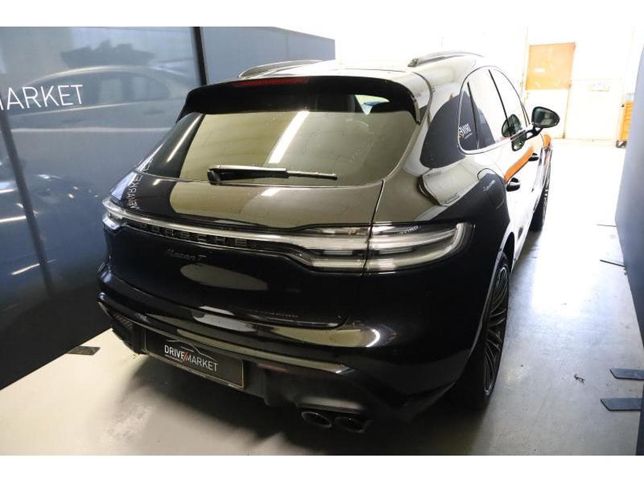 Porsche Macan T (2024) - Photo 3