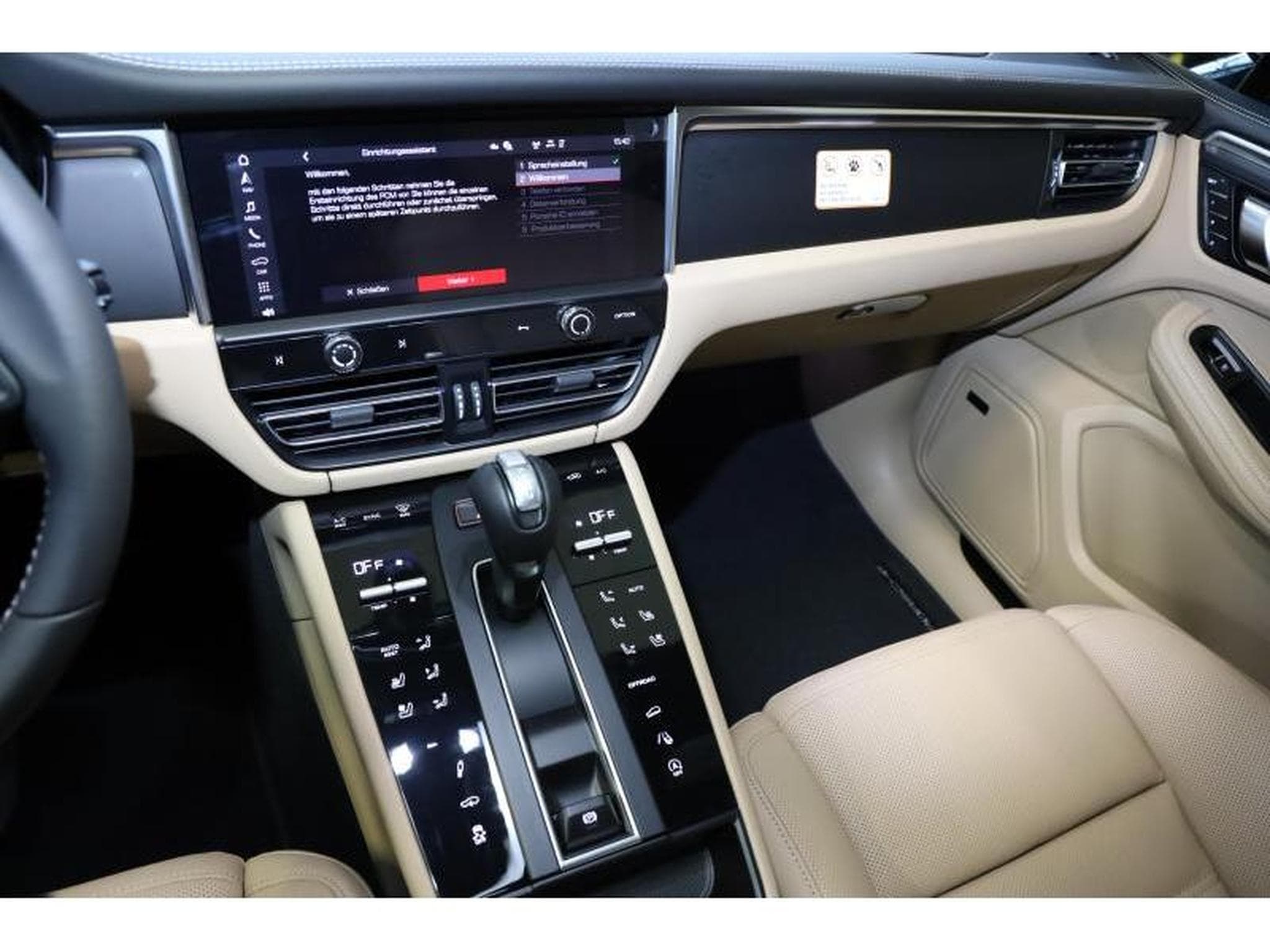 Porsche Macan T (2024) - Photo 8