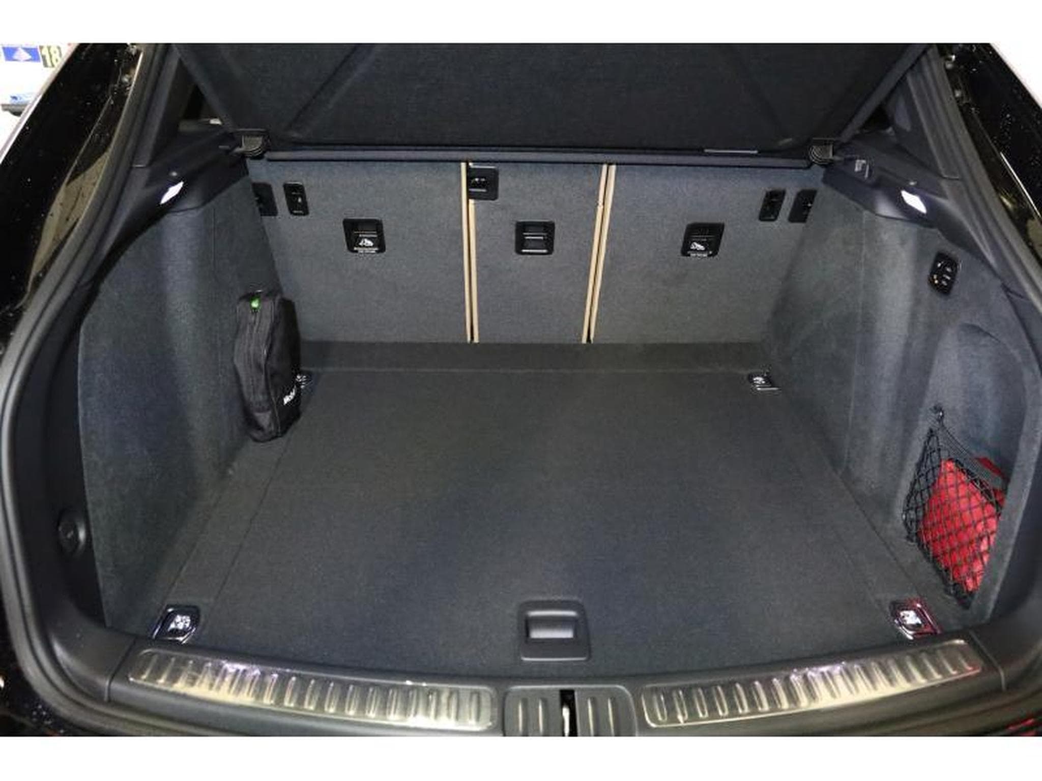 Porsche Macan T (2024) - Photo 6