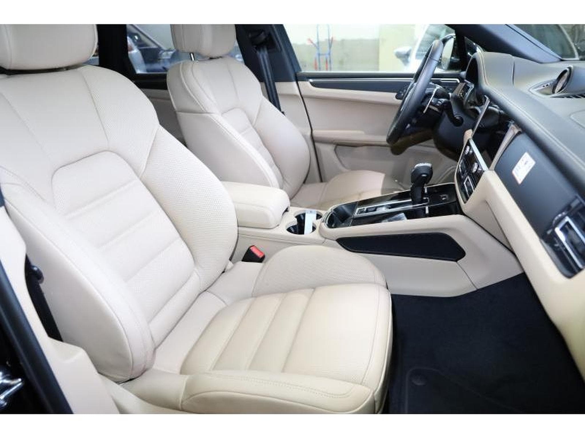 Porsche Macan T (2024) - Photo 10