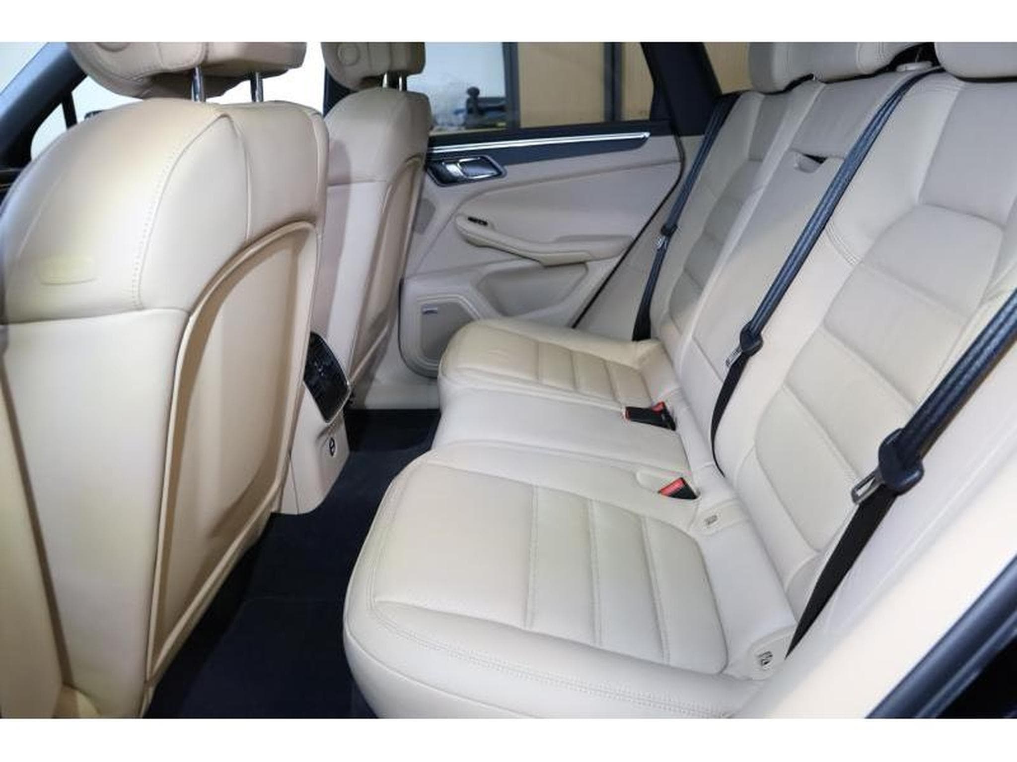 Porsche Macan T (2024) - Photo 14