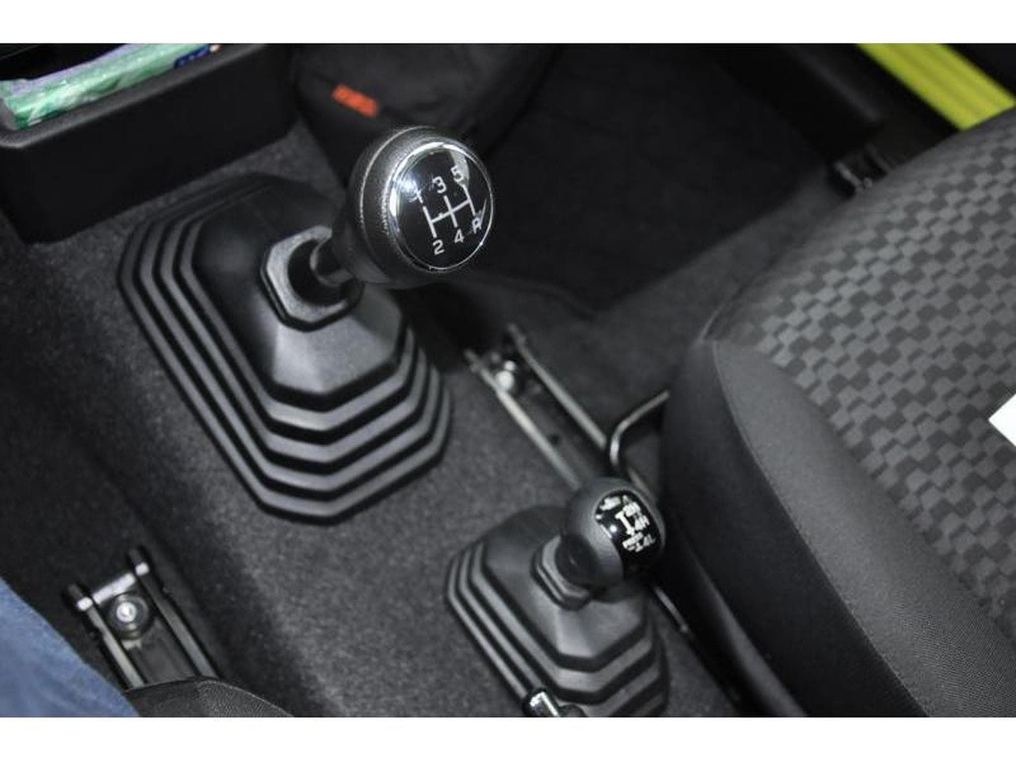 Suzuki Jimny GLX 102CH MAN5 (2020) - Photo 15