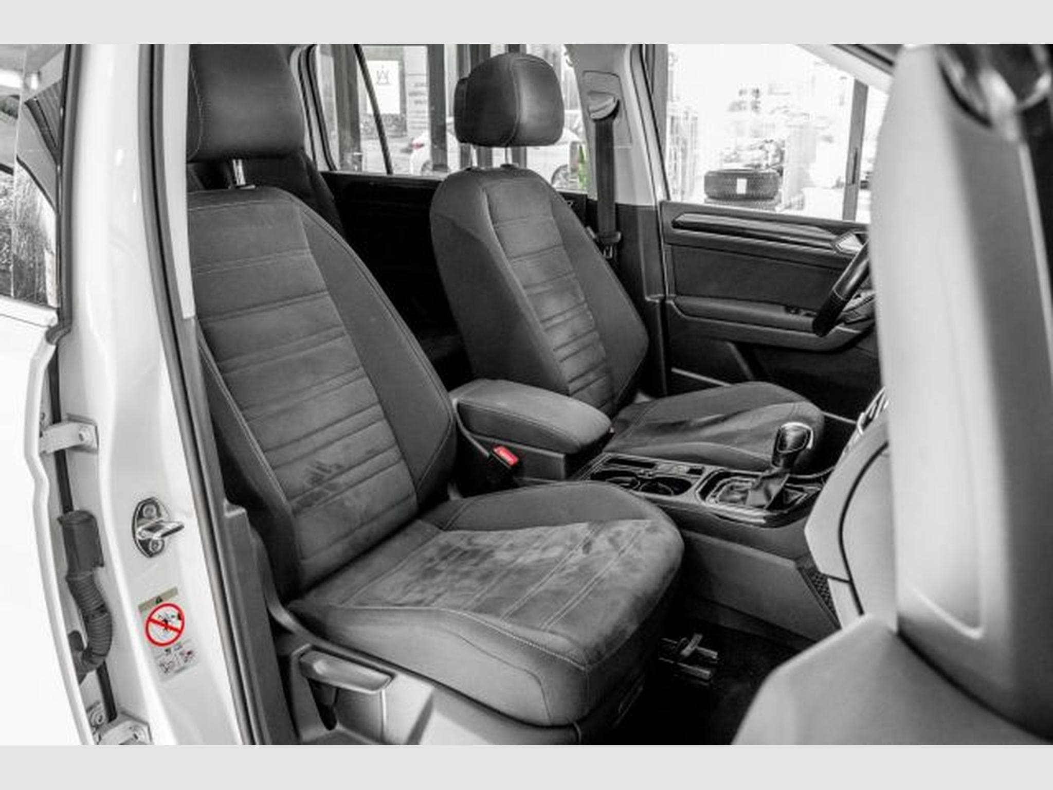 VW Touran Touran 1.5 TSI DSG R-Line NAVI RFK ACC LED PANO (2021) - Foto 13