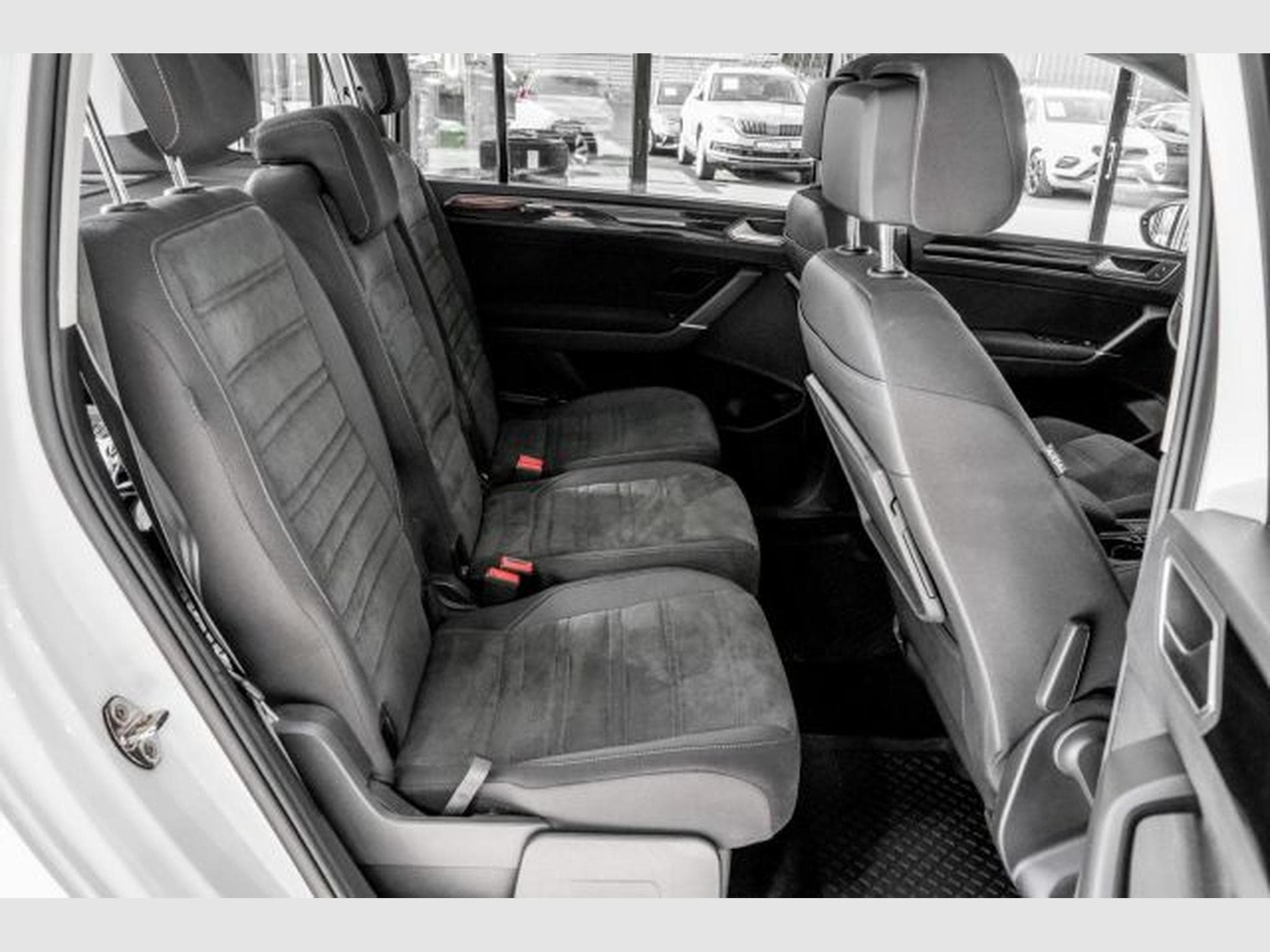 VW Touran Touran 1.5 TSI DSG R-Line NAVI RFK ACC LED PANO (2021) - Foto 14