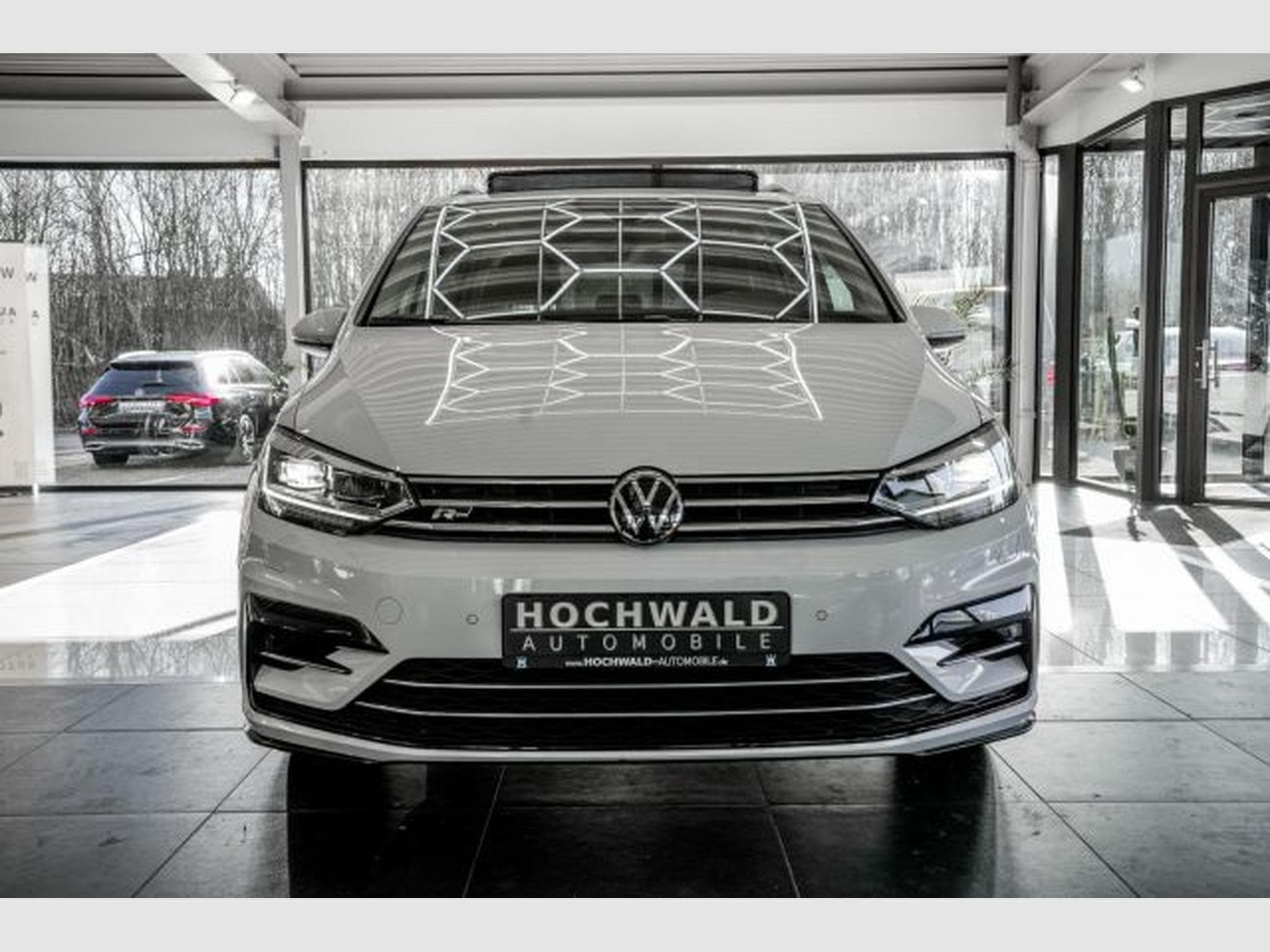 VW Touran Touran 1.5 TSI DSG R-Line NAVI RFK ACC LED PANO (2021) - Foto 3