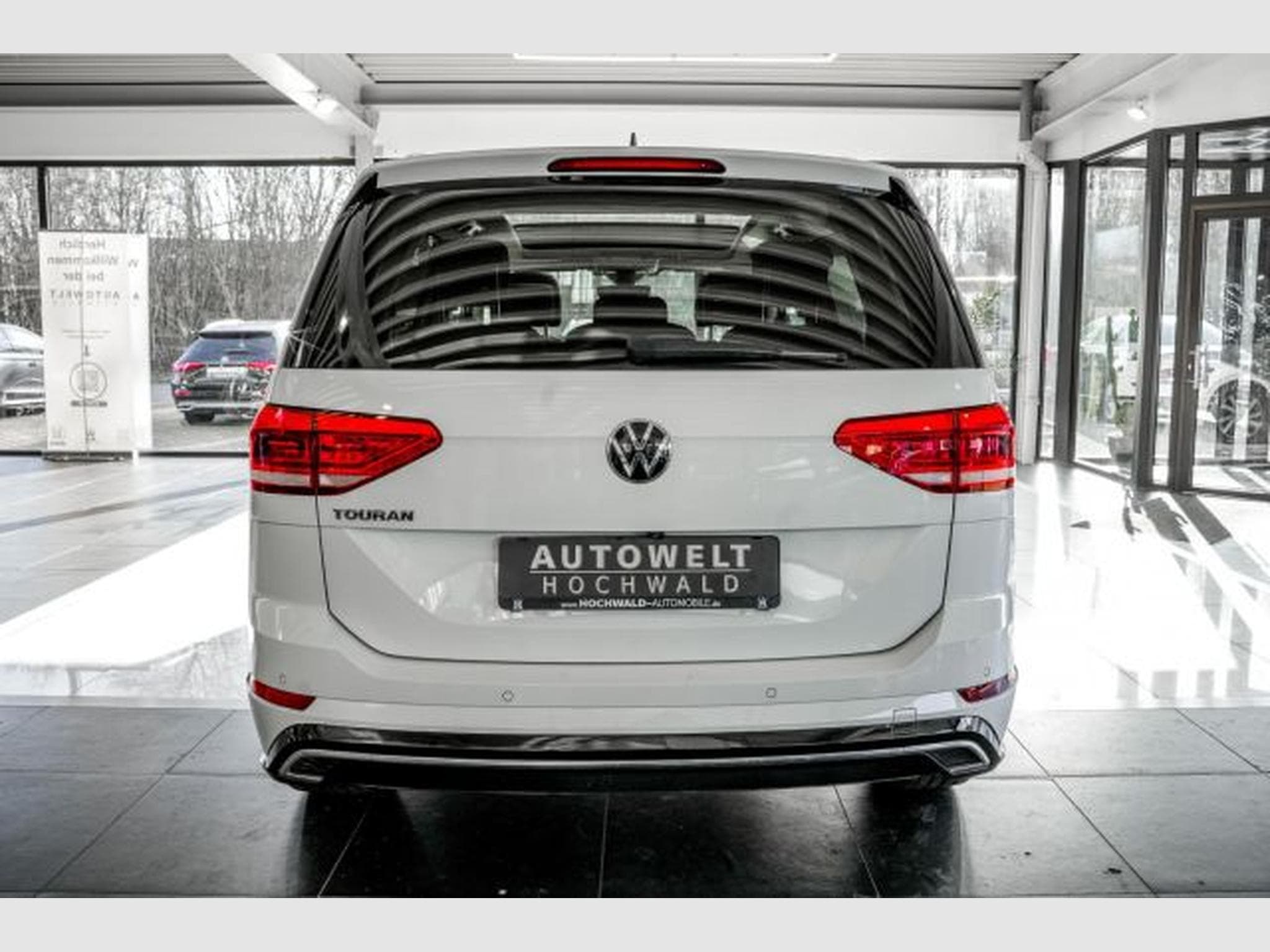 VW Touran Touran 1.5 TSI DSG R-Line NAVI RFK ACC LED PANO (2021) - Foto 7