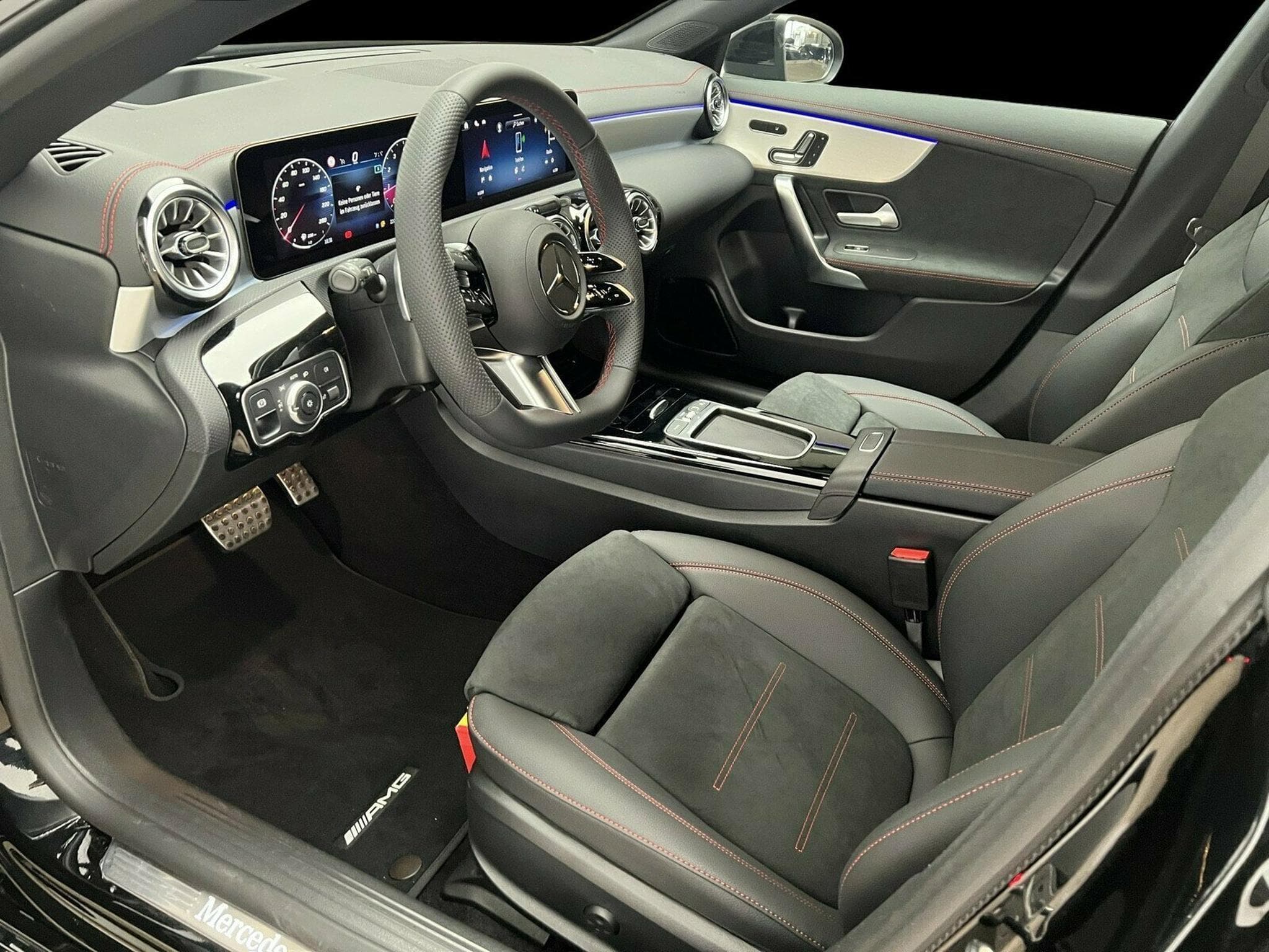 Mercedes CLA 180 AMG-Line Premium Plus (2025) - Photo 8