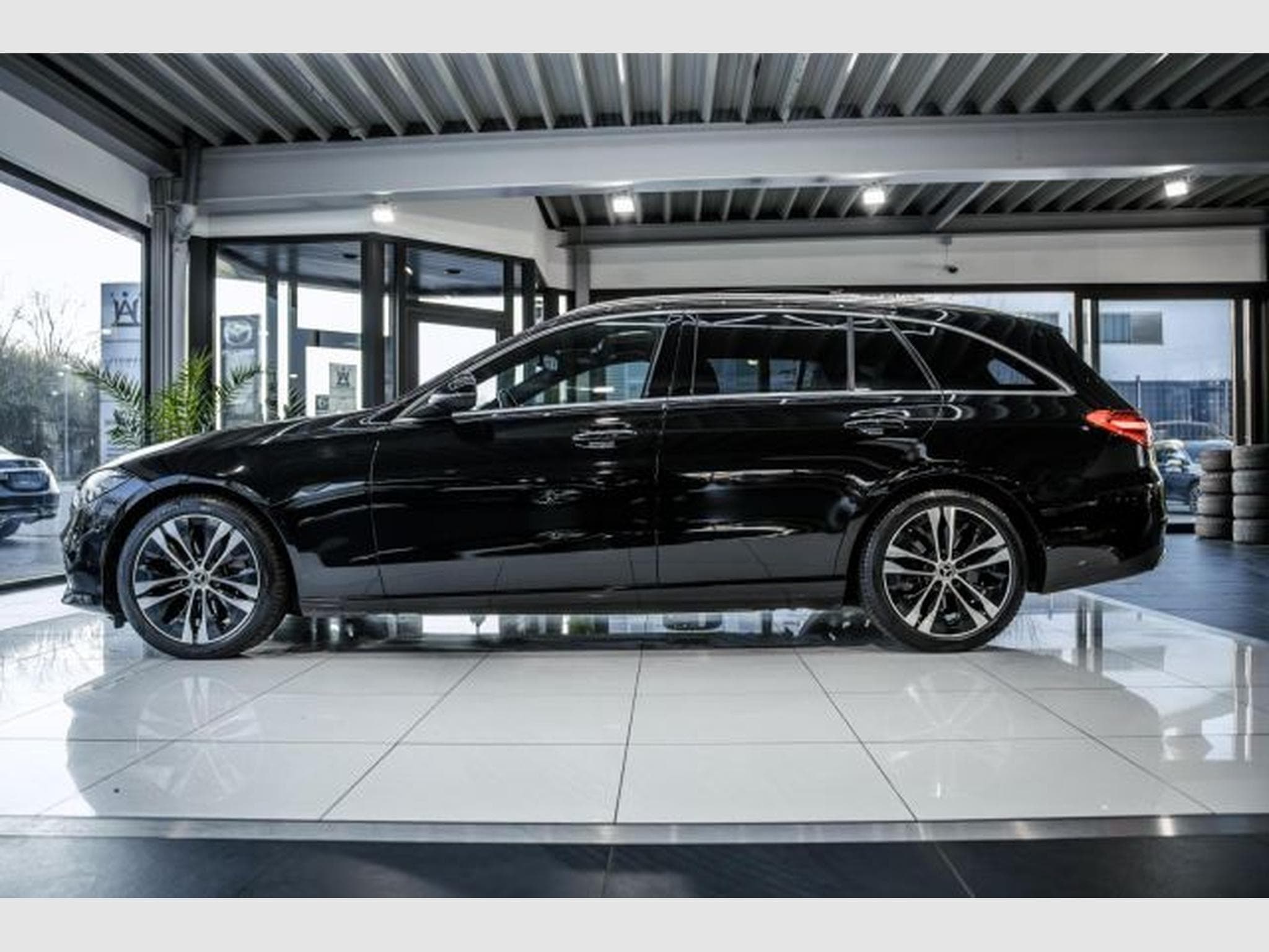 Mercedes C 220 C 220d T 9G Avantgarde NAVI LED RFK PANO Burmest (2023) - Photo 10