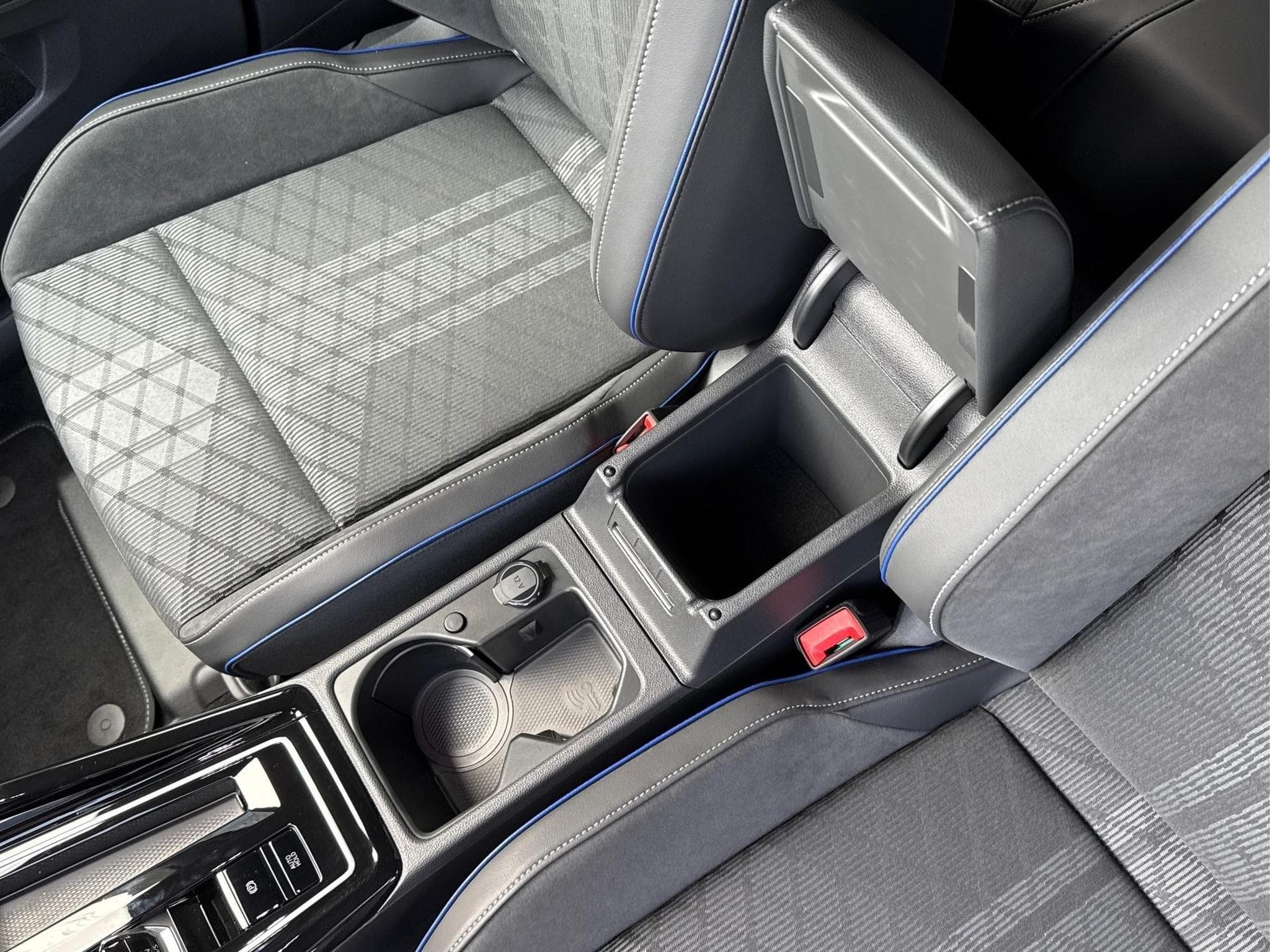 VW Golf R-Line Limited (2026) - Foto 12