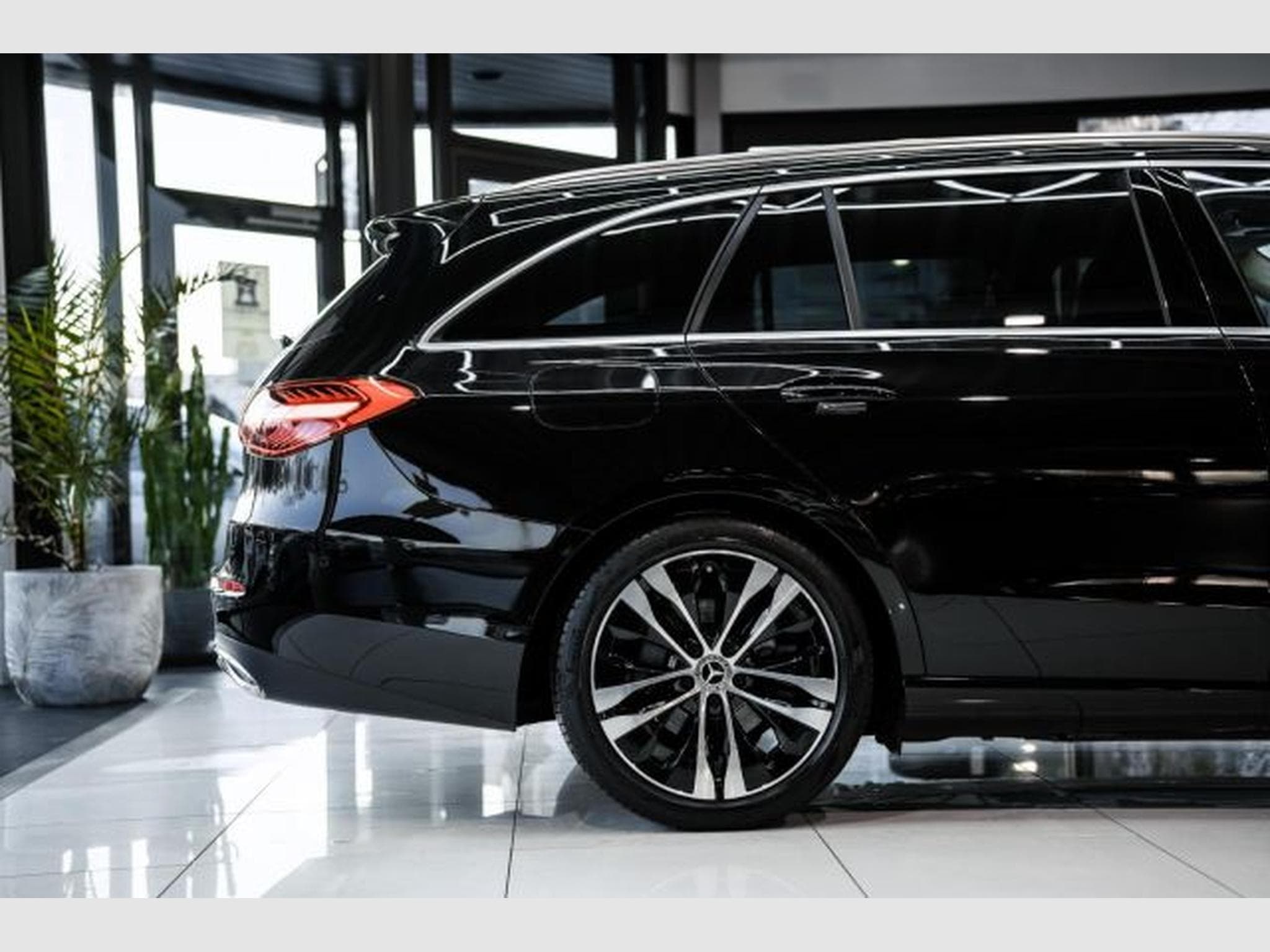 Mercedes C 200 C 200d T 9G-tronic Avantgarde NAVI RFK LED Burm. (2023) - Photo 8