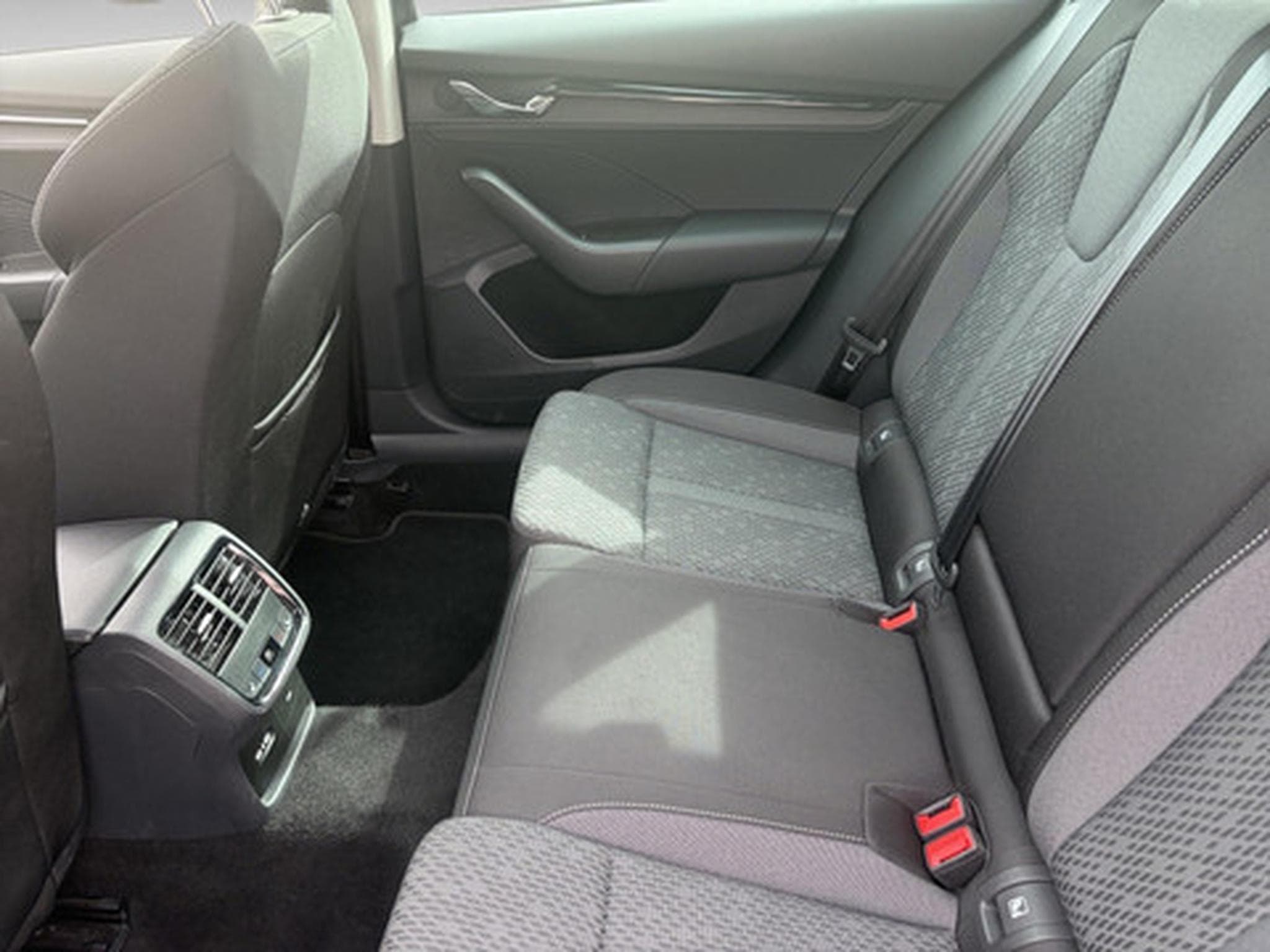 Skoda Octavia Combi 2.0 TDI 110kW Ambition DSG (2023) - Photo 11