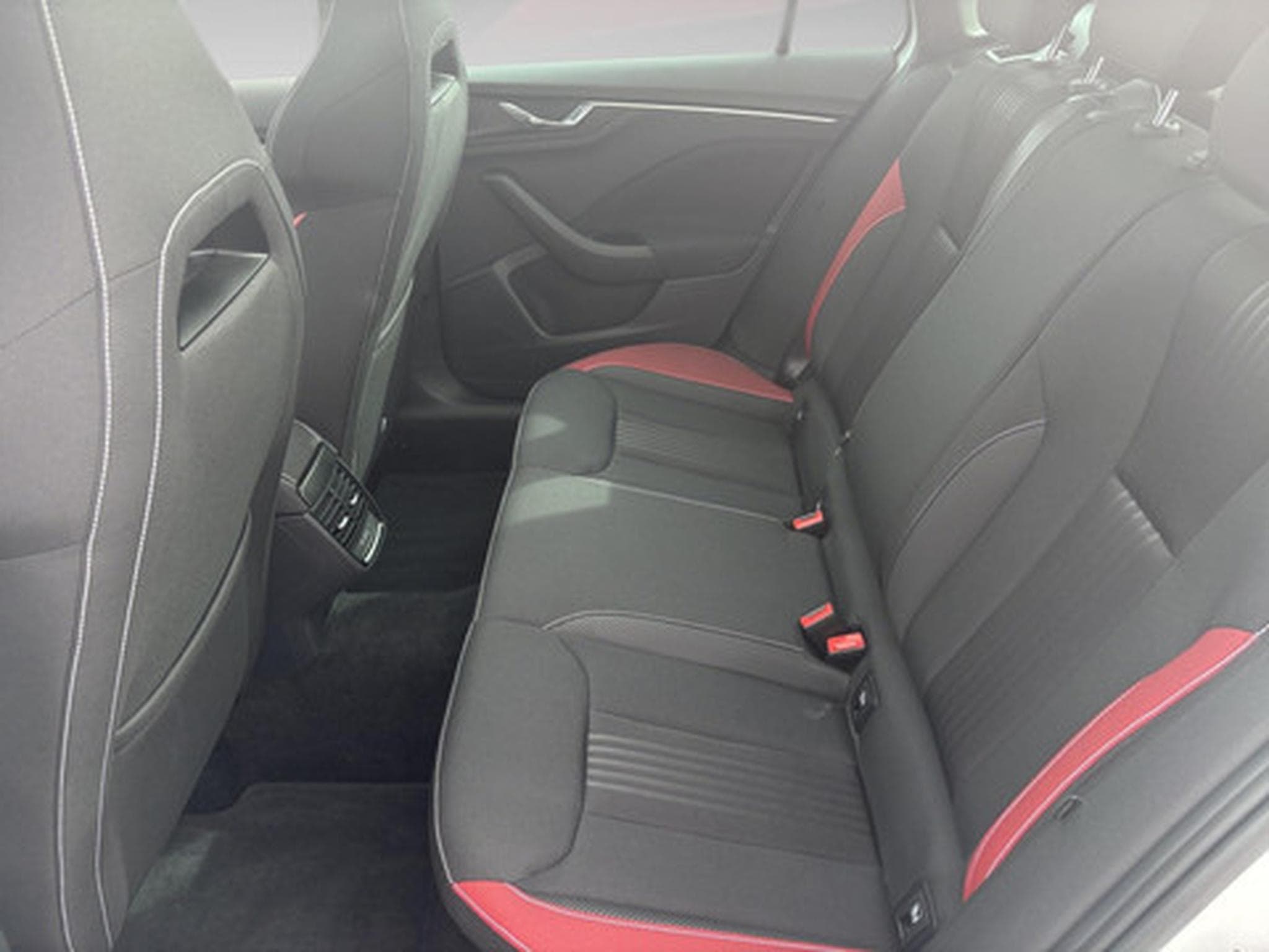 Skoda Kamiq 1.5 TSI 110kW DSG Monte Carlo (2022) - Photo 11