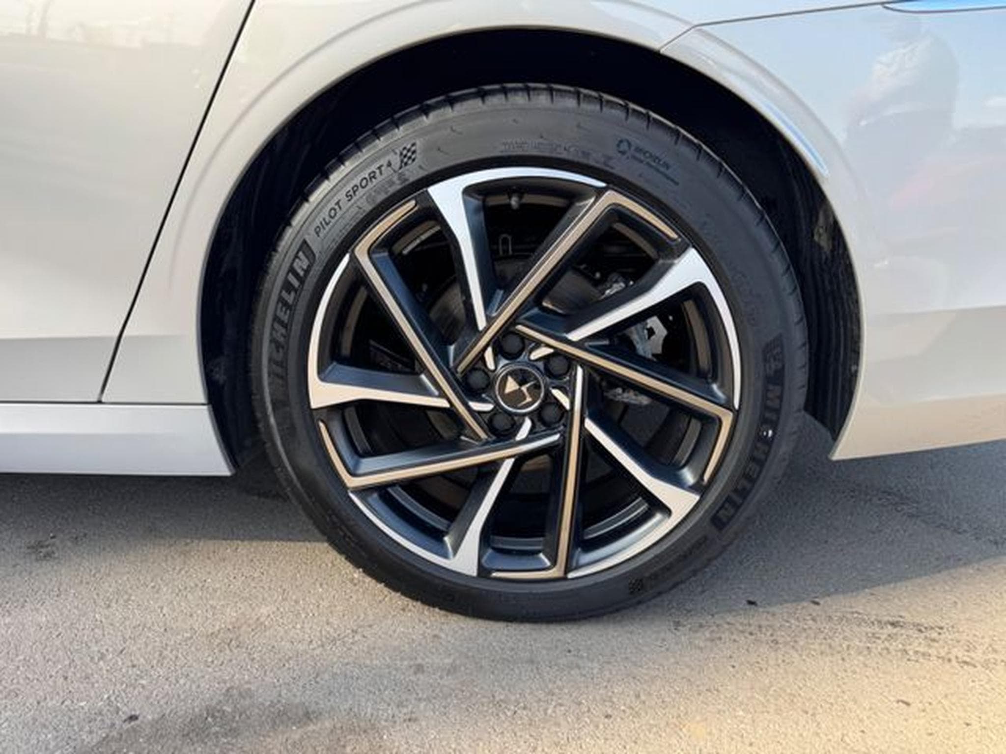 DS Automobiles DS9 DS9 E-TENSE 250 kW RIVOLI +*LED*NAVI*PANORAMA*1 (2024) - Photo 11