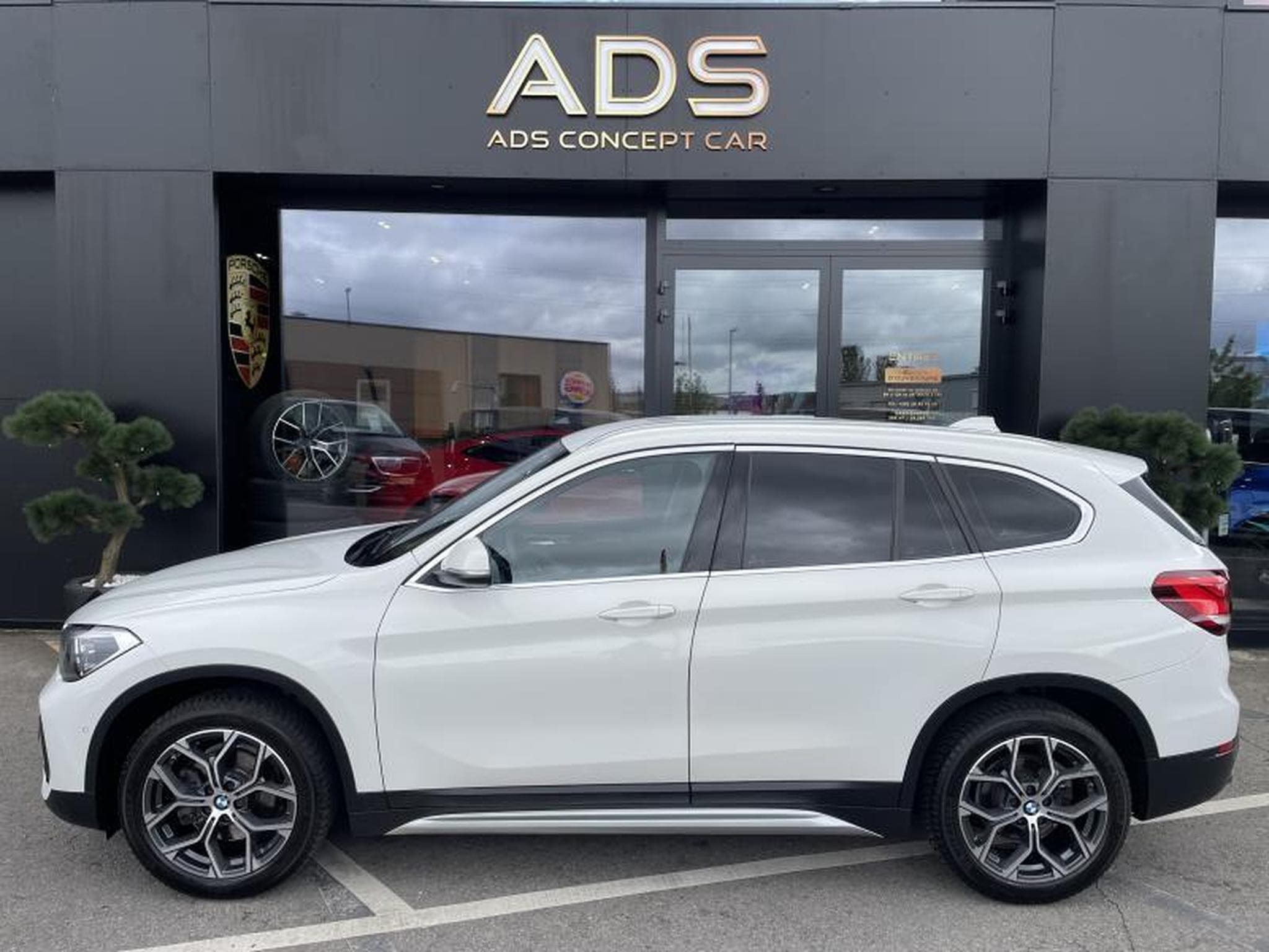 BMW X1 X1 sDrive18i X-line 1.5 140ch /Sièges chauffants/GPS (2020) - Photo 4