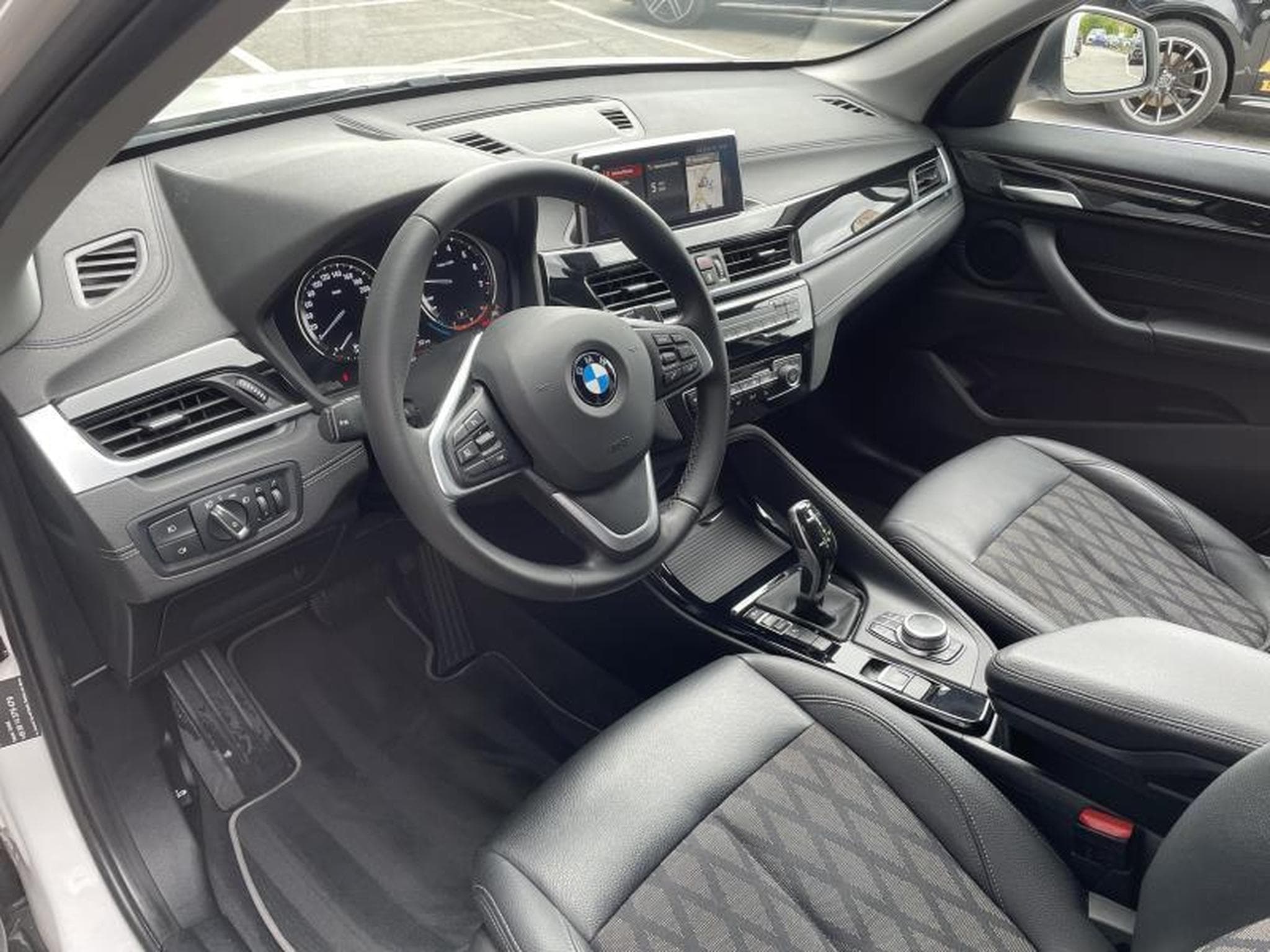 BMW X1 X1 sDrive18i X-line 1.5 140ch /Sièges chauffants/GPS (2020) - Photo 6