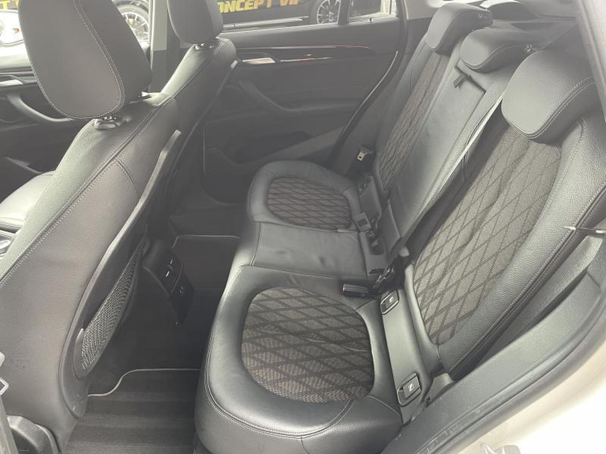 BMW X1 X1 sDrive18i X-line 1.5 140ch /Sièges chauffants/GPS (2020) - Photo 8