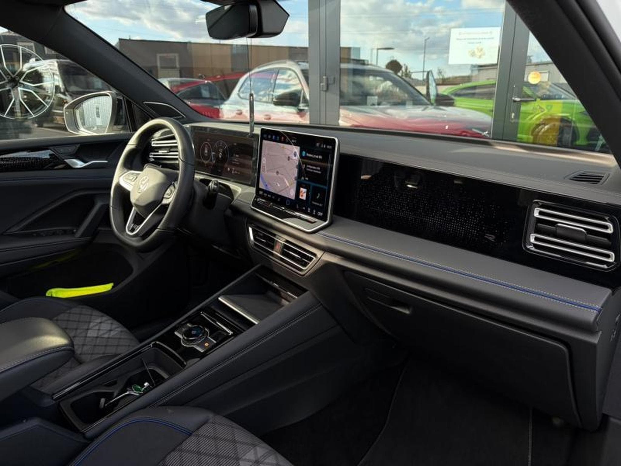 VW Tiguan IV R-Line 2.0 194ch/ACC/Toit Ouvrant Panoramique/Harman Kard (2024) - Photo 8