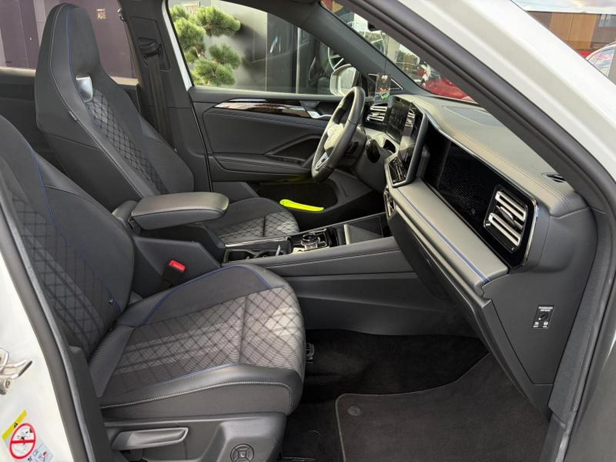 VW Tiguan IV R-Line 2.0 194ch/ACC/Toit Ouvrant Panoramique/Harman Kard (2024) - Photo 10