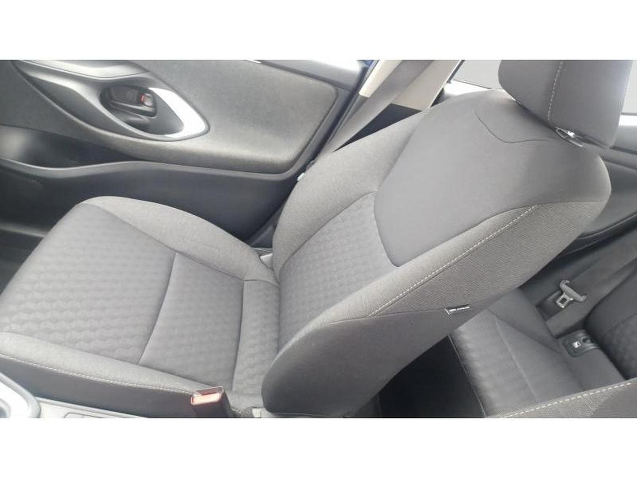 Toyota Yaris Dynamic (2022) - Photo 30