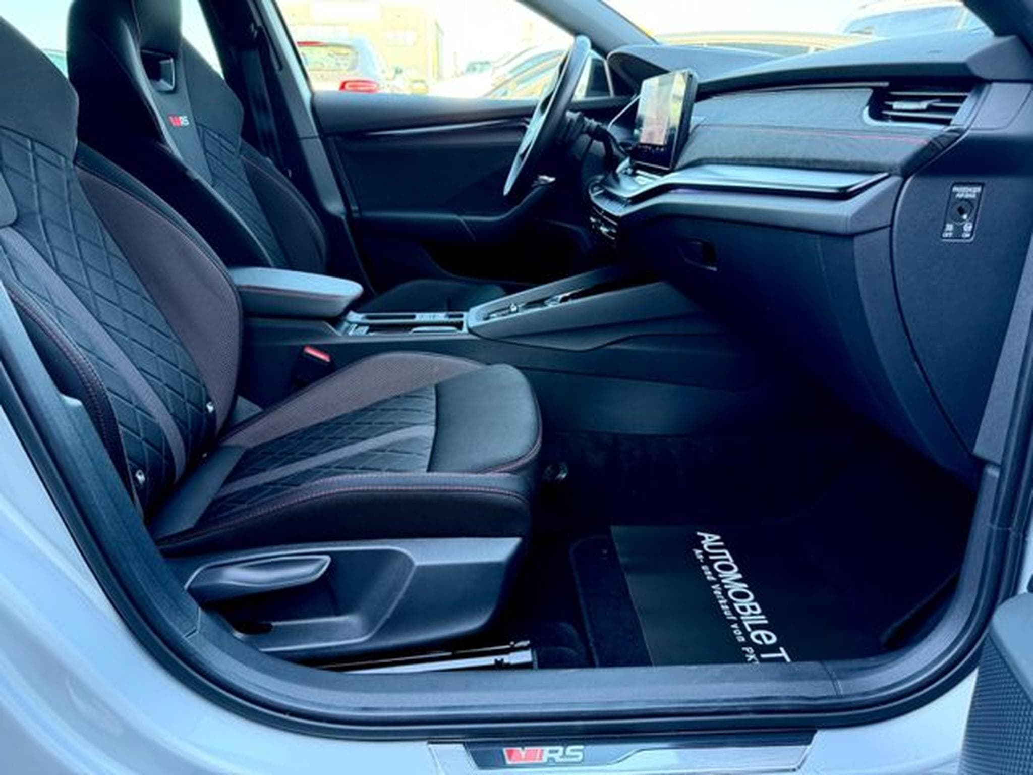 Skoda Octavia Octavia Combi RS 2.0 TDI DSG /LED/CAM/HUD/AHK/ (2022) - Photo 13