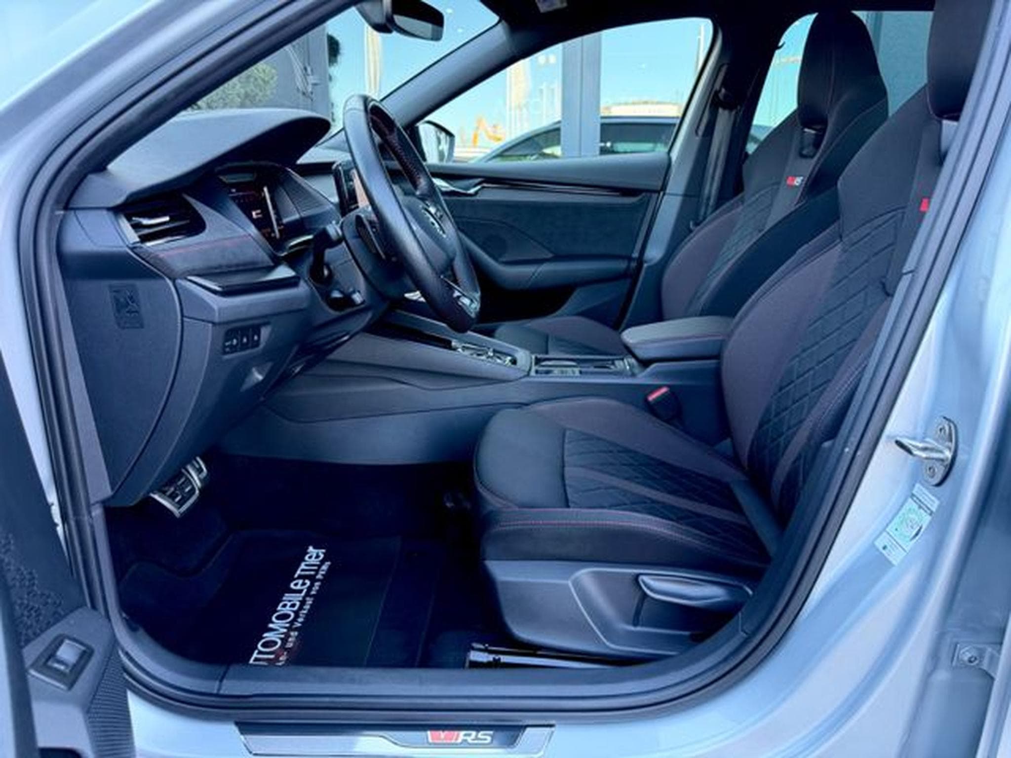 Skoda Octavia Octavia Combi RS 2.0 TDI DSG /LED/CAM/HUD/AHK/ (2022) - Photo 9