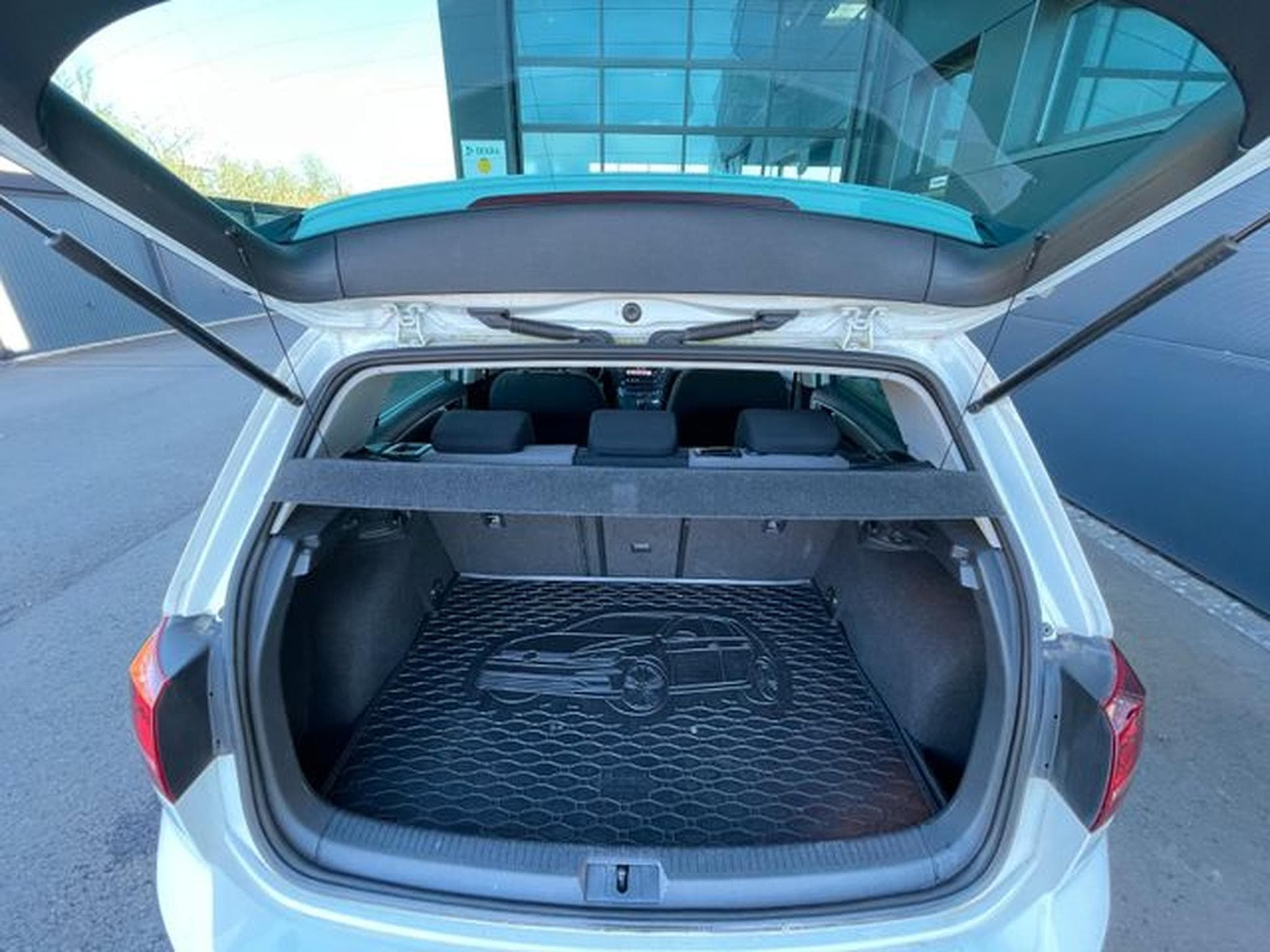 VW Golf Golf VII e-Golf  Navi LED ALu SHZ Klima (2016) - Foto 13