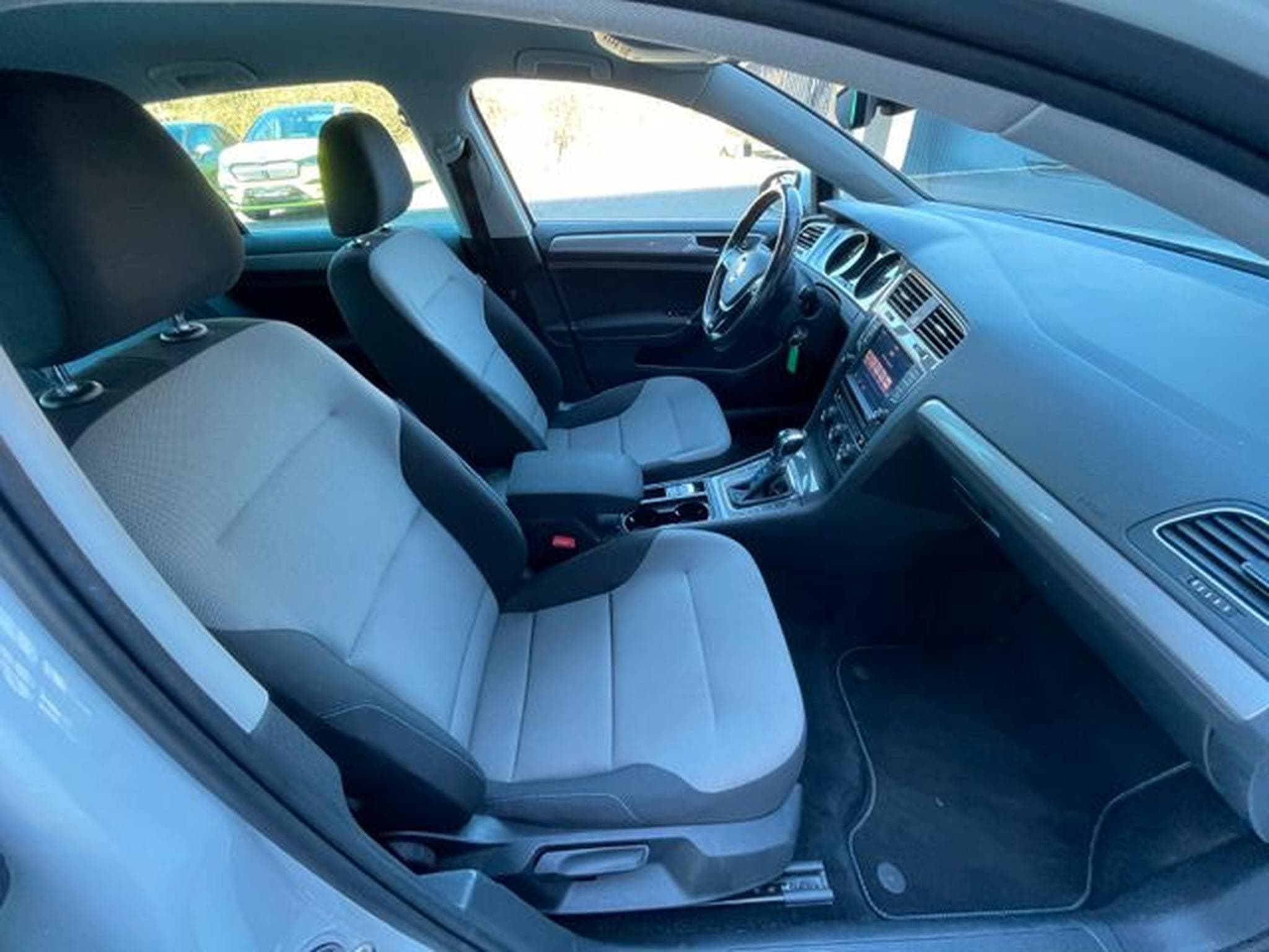 VW Golf Golf VII e-Golf  Navi LED ALu SHZ Klima (2016) - Foto 15