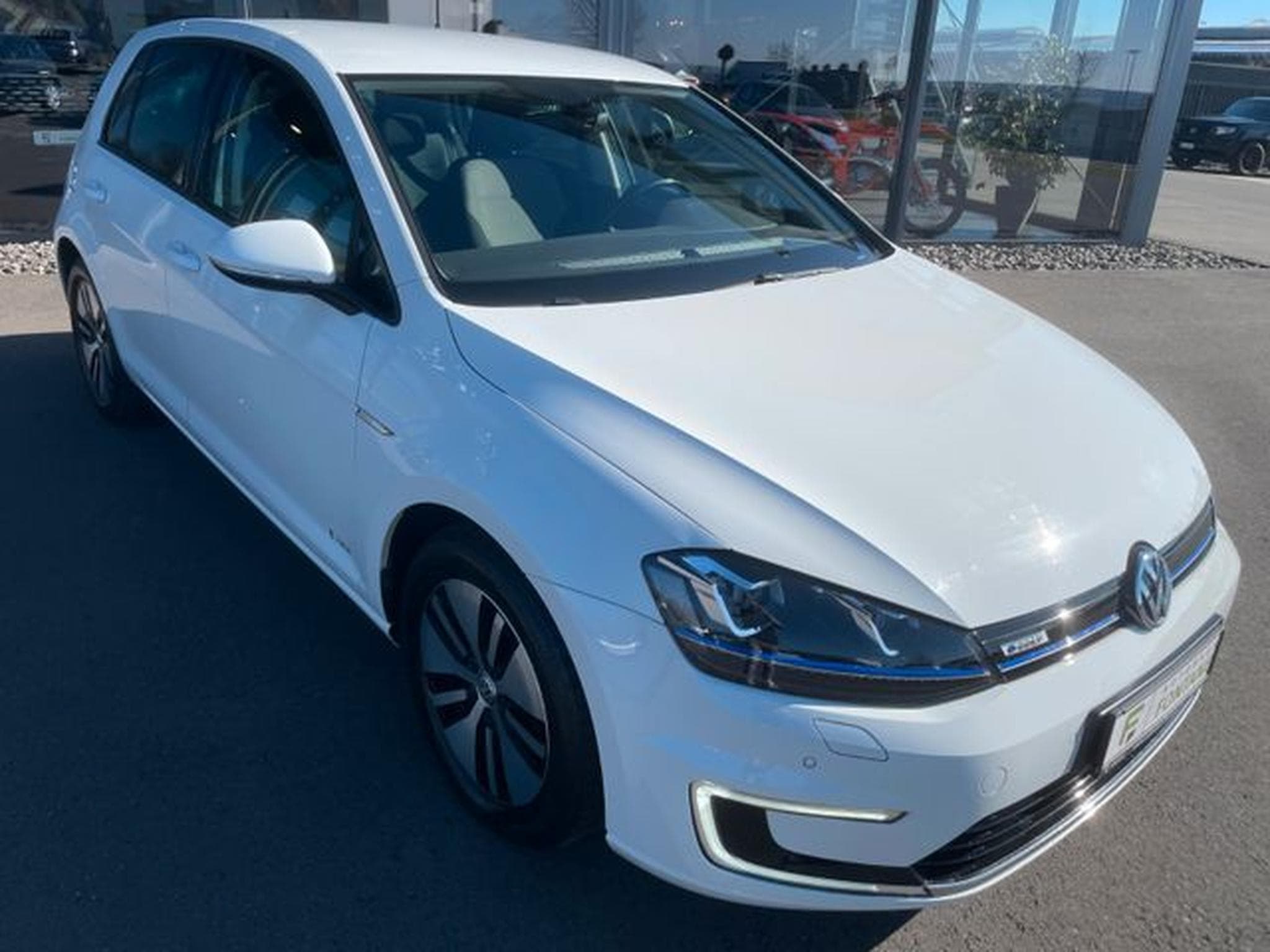 VW Golf Golf VII e-Golf  Navi LED ALu SHZ Klima (2016) - Foto 4