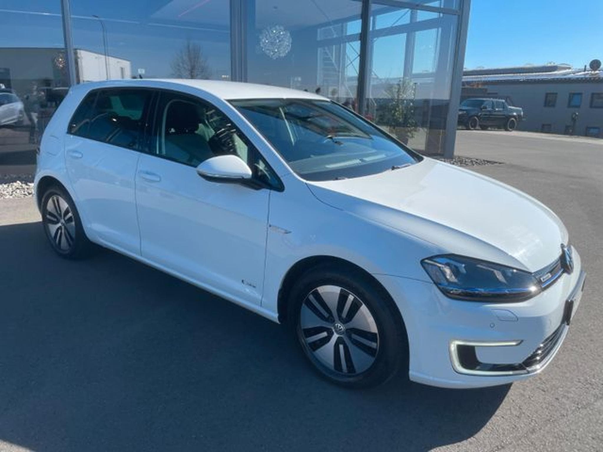 VW Golf Golf VII e-Golf  Navi LED ALu SHZ Klima (2016) - Foto 5