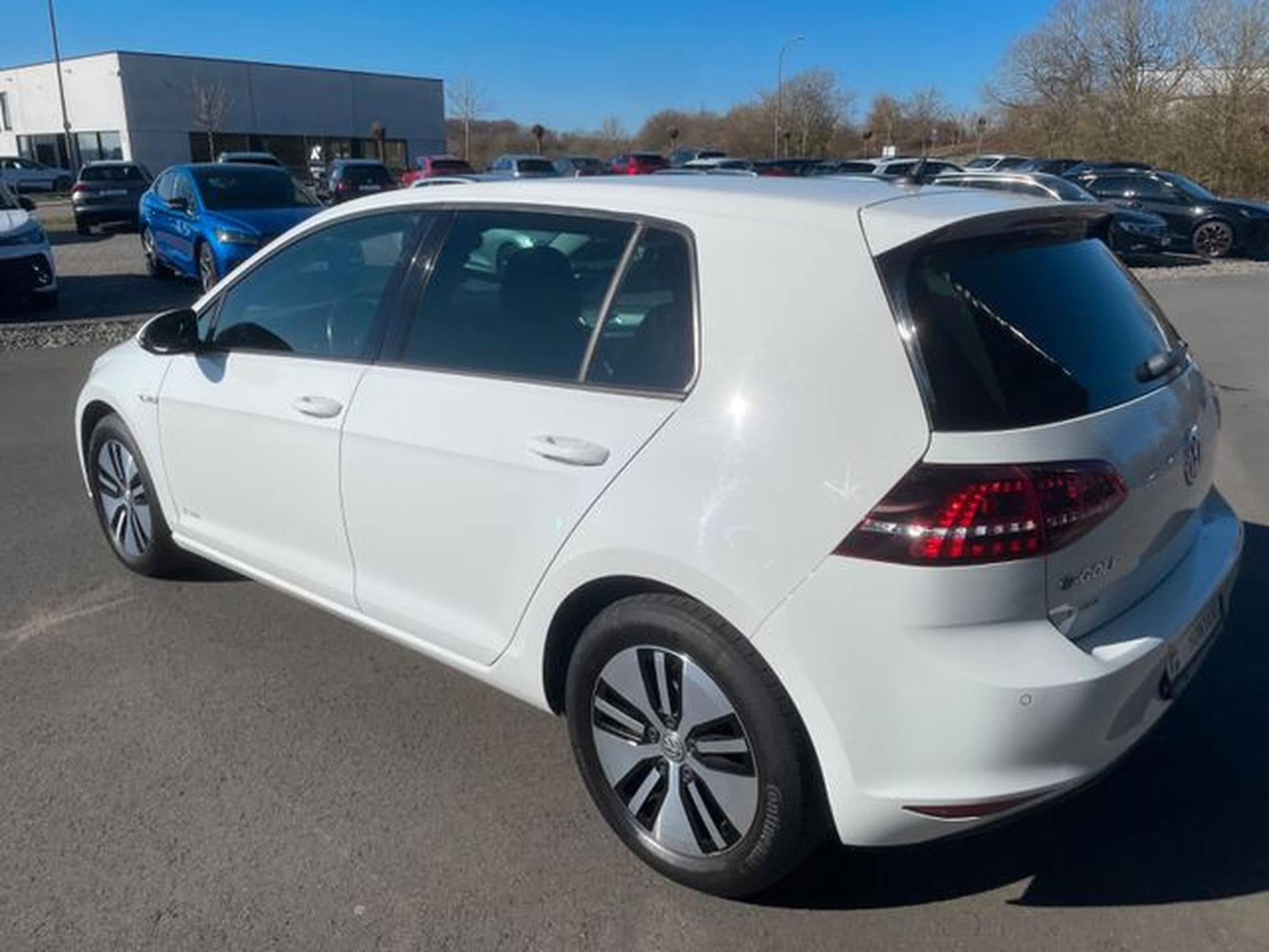 VW Golf Golf VII e-Golf  Navi LED ALu SHZ Klima (2016) - Foto 9