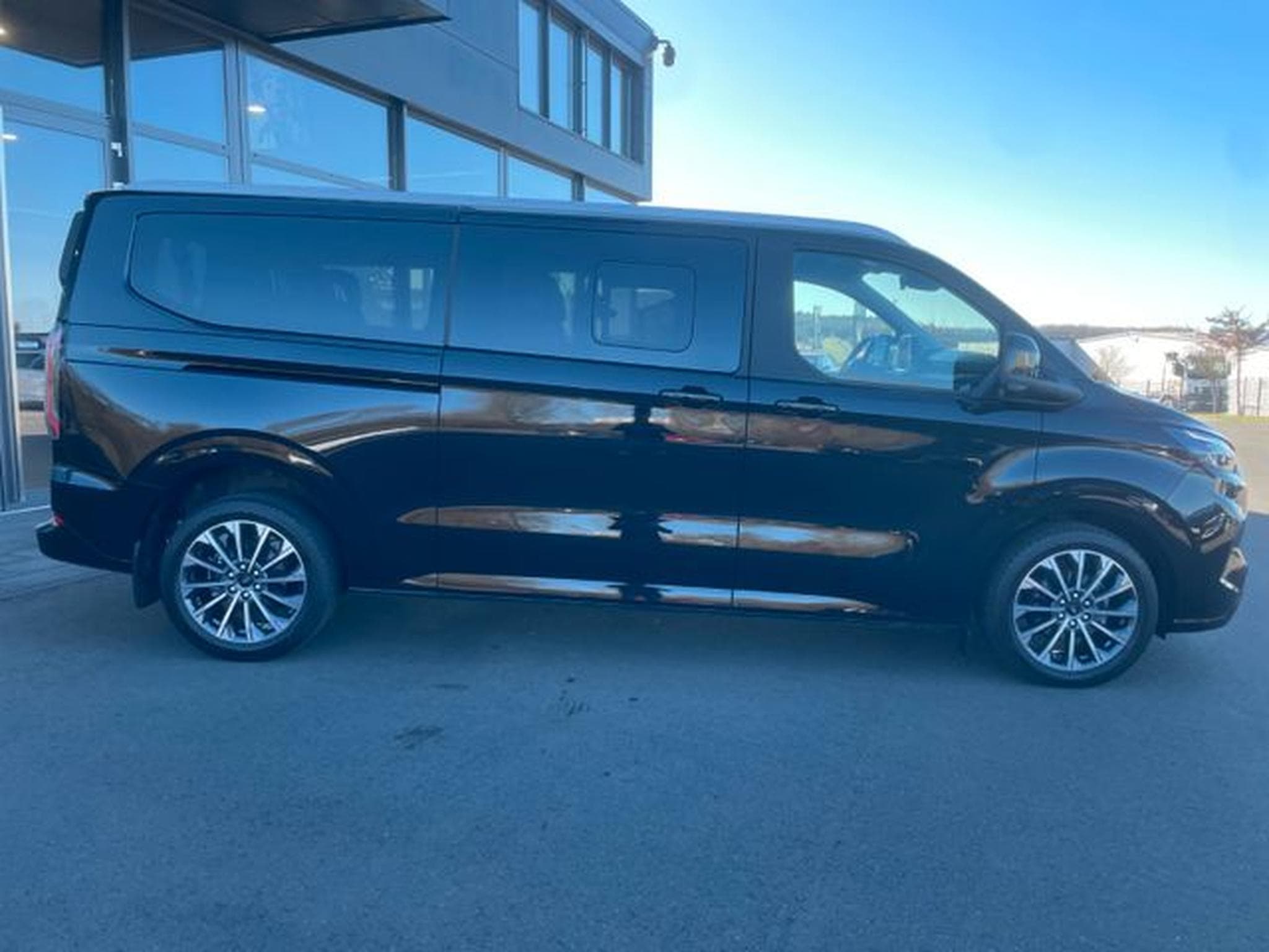 Ford Tourneo Tourneo Custom 8-Sitze 320 L2 Titanium X AWD (2025) - Photo 6