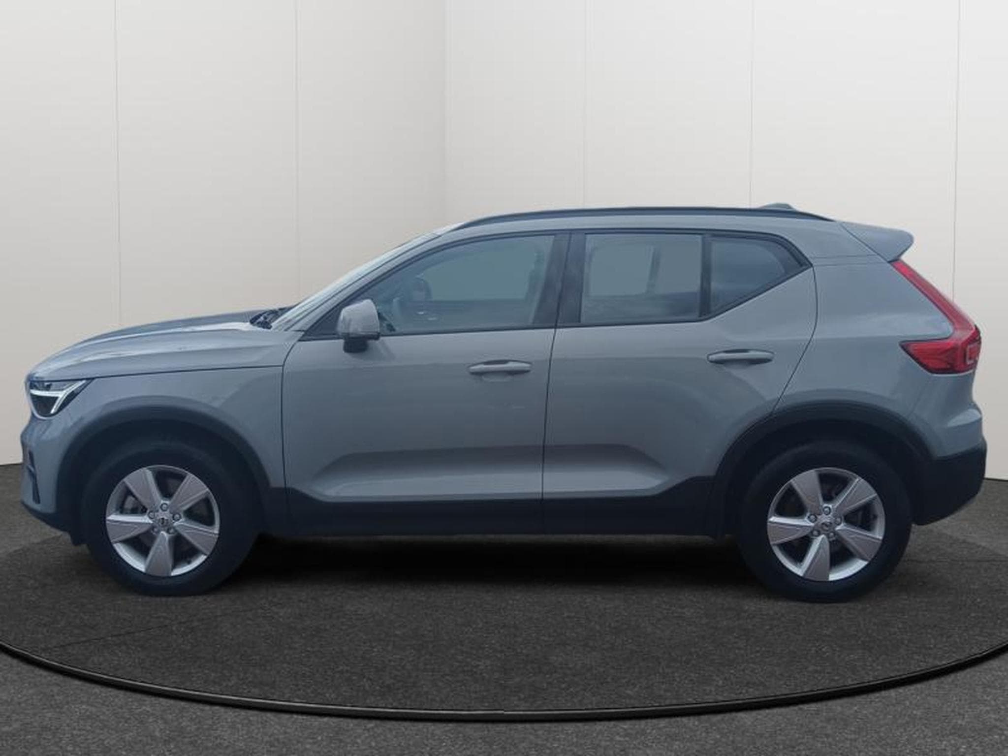 Volvo XC40 Essentiel B3 Mild Hybrid (2025) - Photo 4