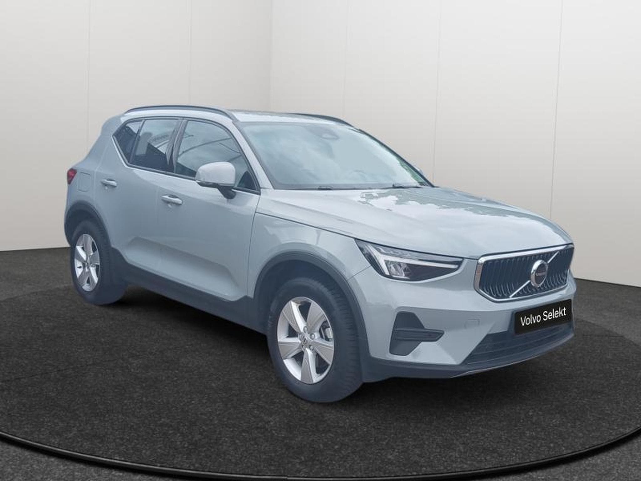 Volvo XC40 Essentiel B3 Mild Hybrid (2025) - Photo 8
