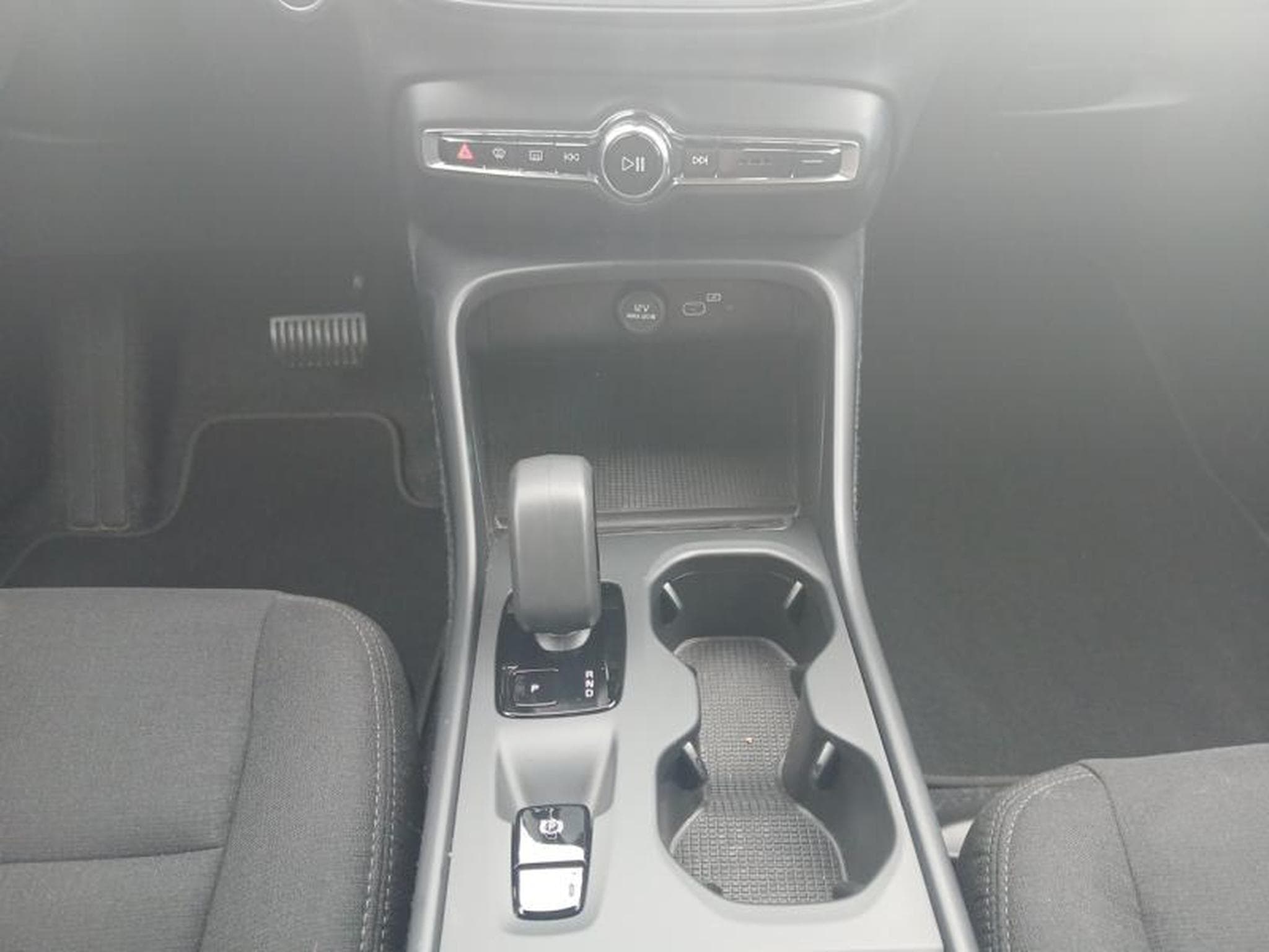 Volvo XC40 Essentiel B3 Mild Hybrid (2025) - Photo 11