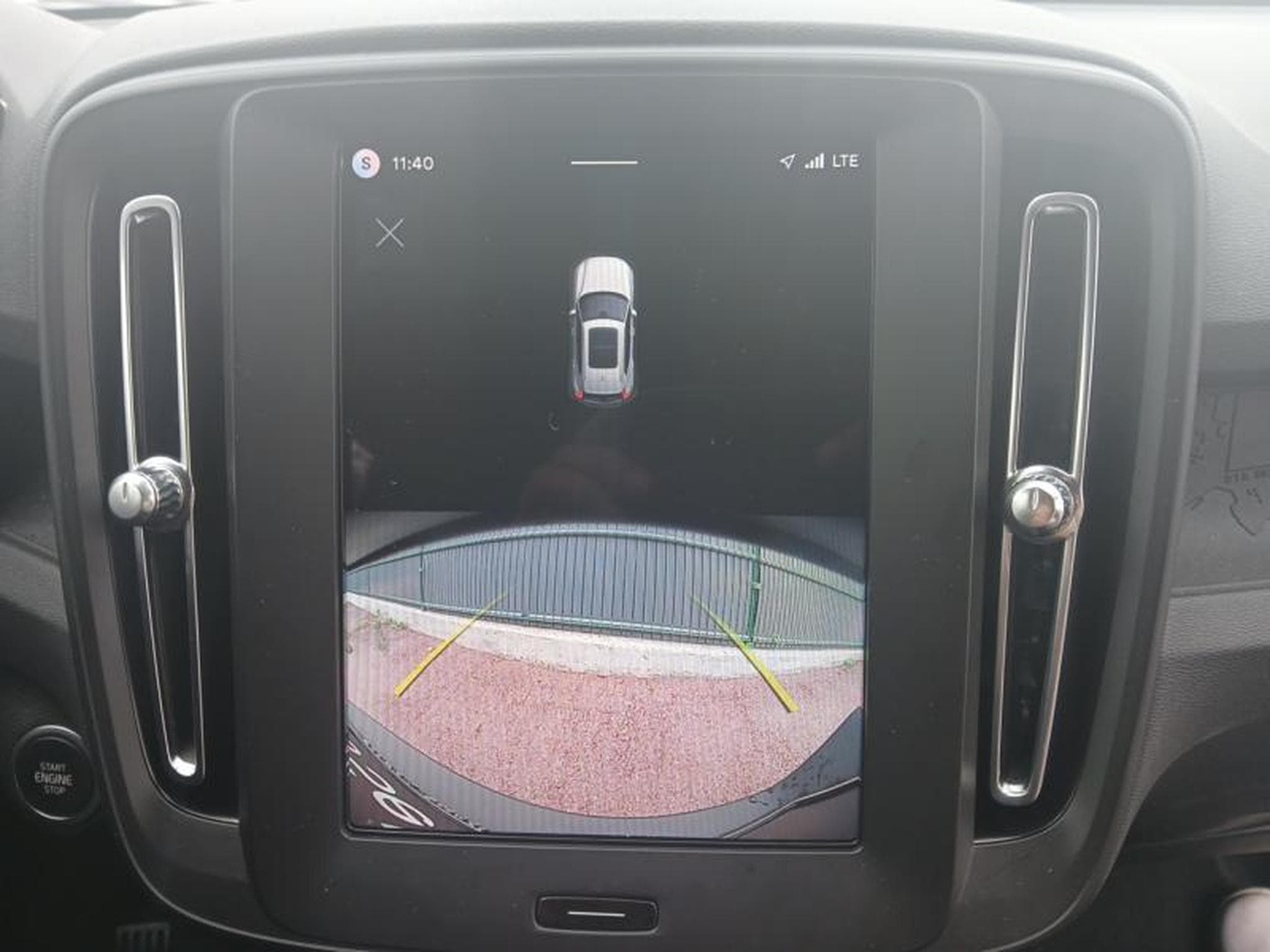 Volvo XC40 Essentiel B3 Mild Hybrid (2025) - Photo 17