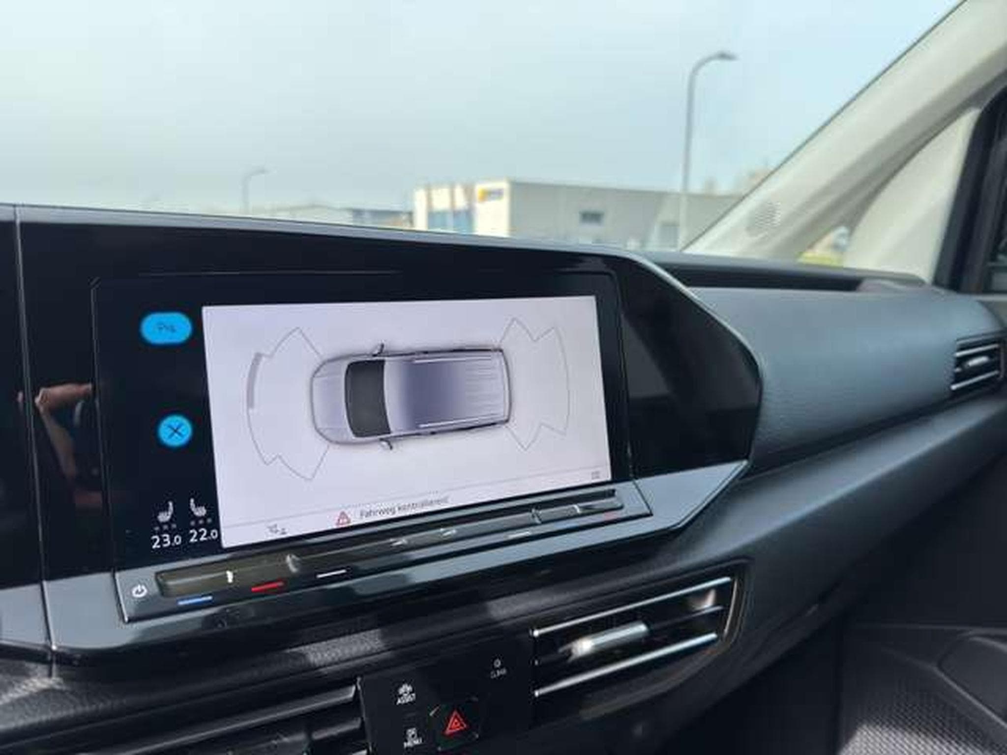 VW Caddy Style 2.0 TDI DSG/Navi/LED/Pano (2022) - Photo 23