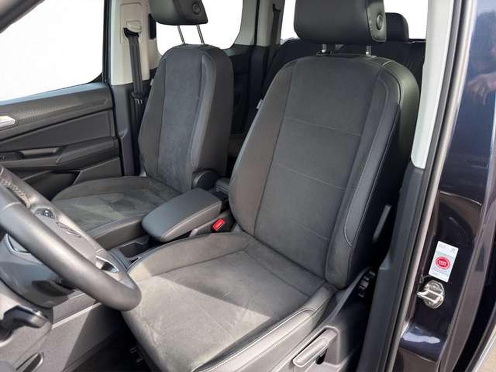 VW Caddy Style 2.0 TDI DSG/Navi/LED/Pano (2022) - Photo 9