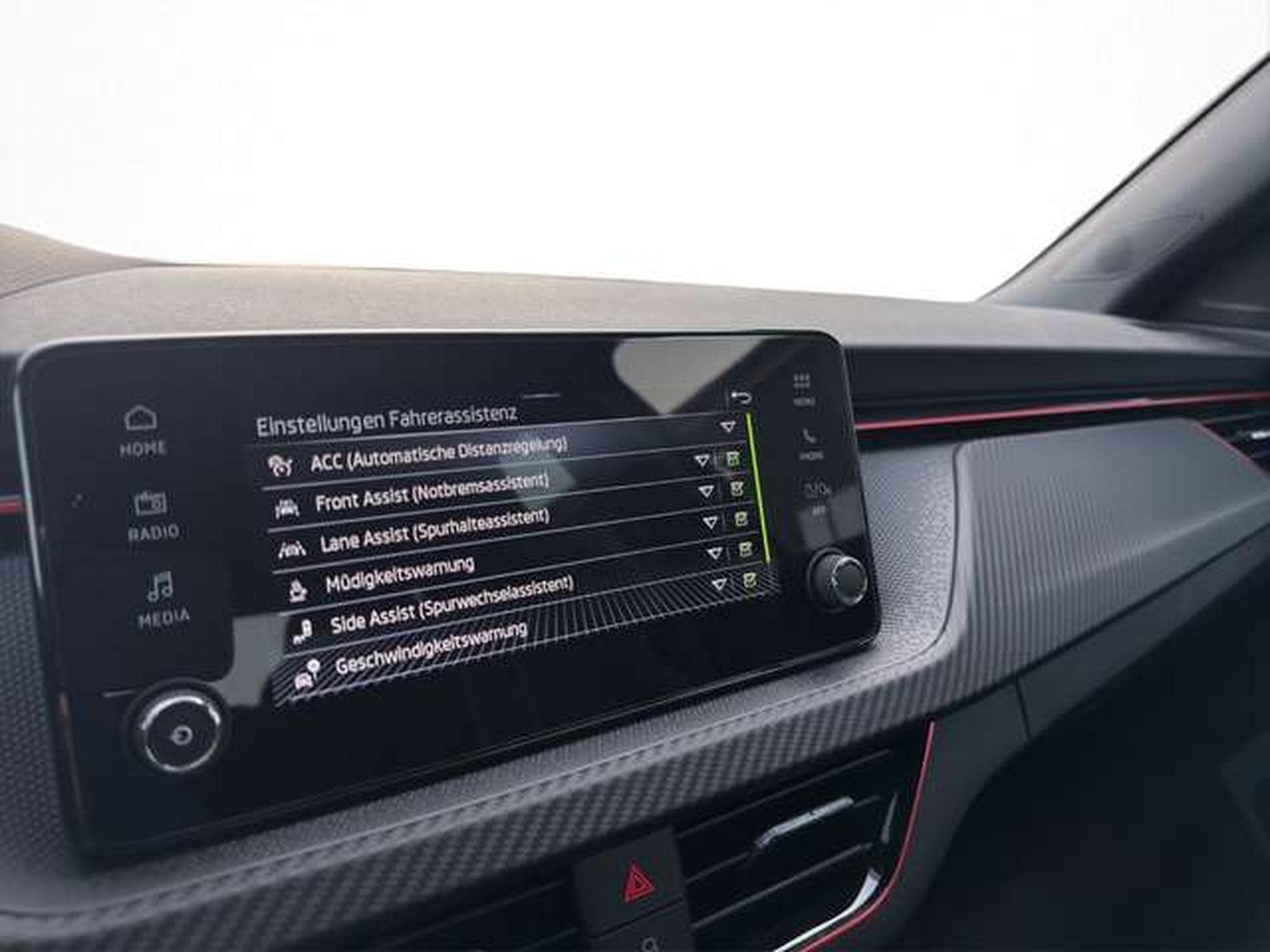 Skoda Kamiq Monte Carlo 1.5 DSG/AHK/Side-Ass/4-J Garan (2026) - Photo 24